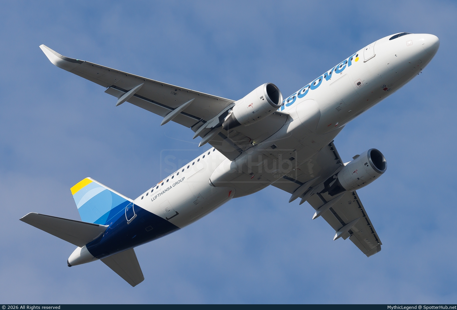 Photo of D-AIUQ - Airbus A320-214 operated by Discover Airlines