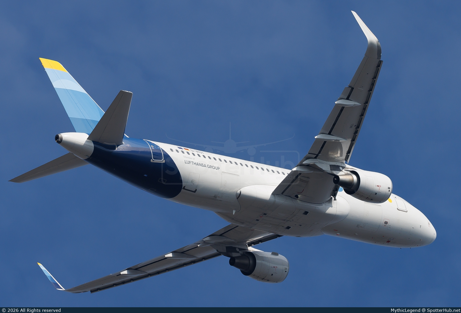 Photo of D-AIUT - Airbus A320-214 operated by Discover Airlines