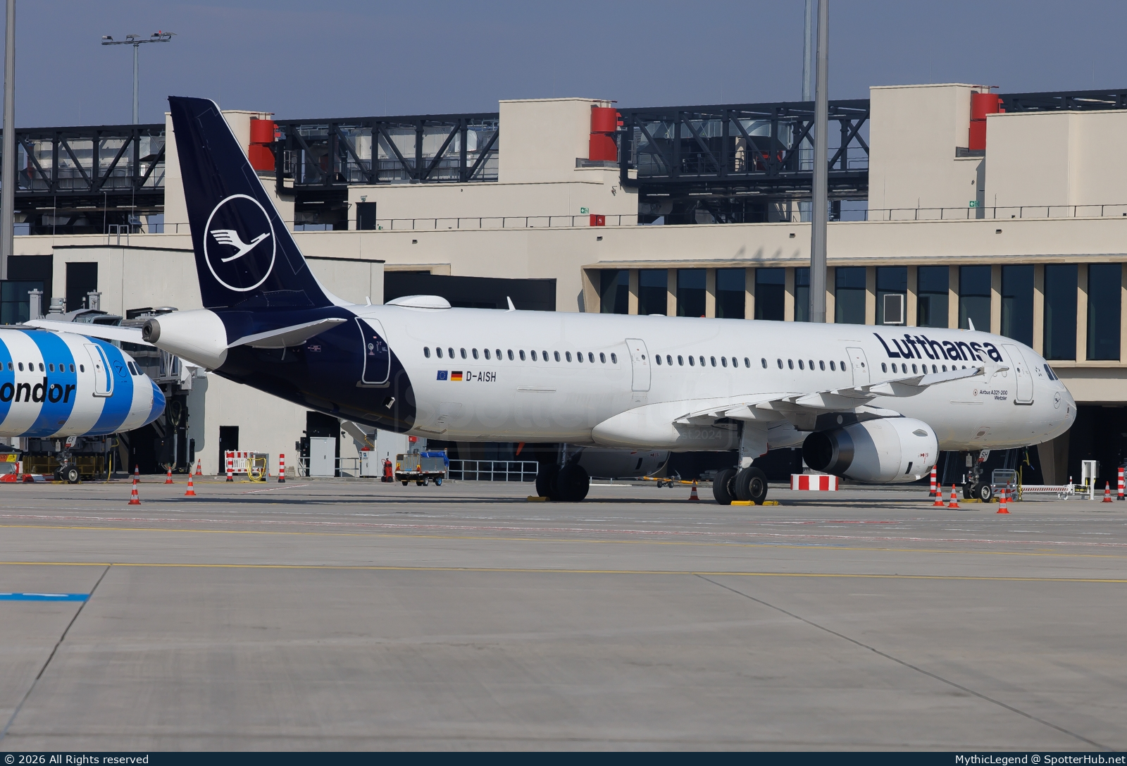 Photo of D-AISH - Airbus A321-231 operated by Lufthansa