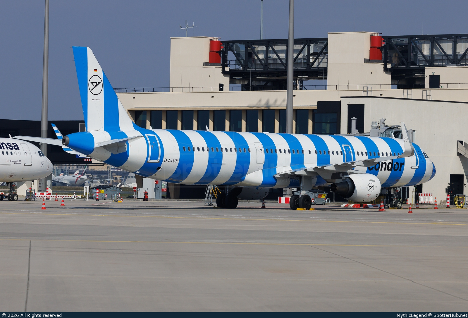 Photo of D-ATCF - Airbus A321-211 operated by Condor