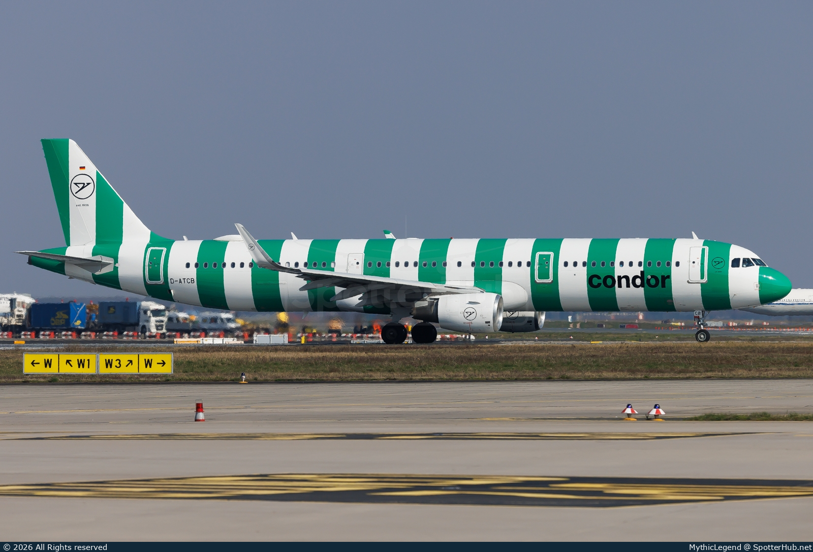 Photo of D-ATCB - Airbus A321-211 operated by Condor