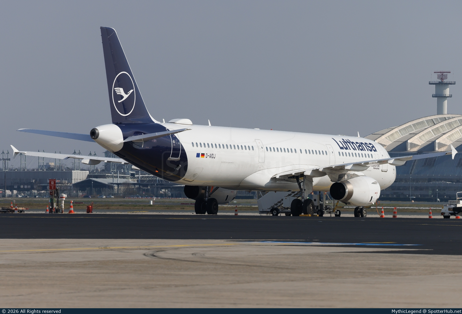 Photo of D-AIDJ - Airbus A321-231 operated by Lufthansa
