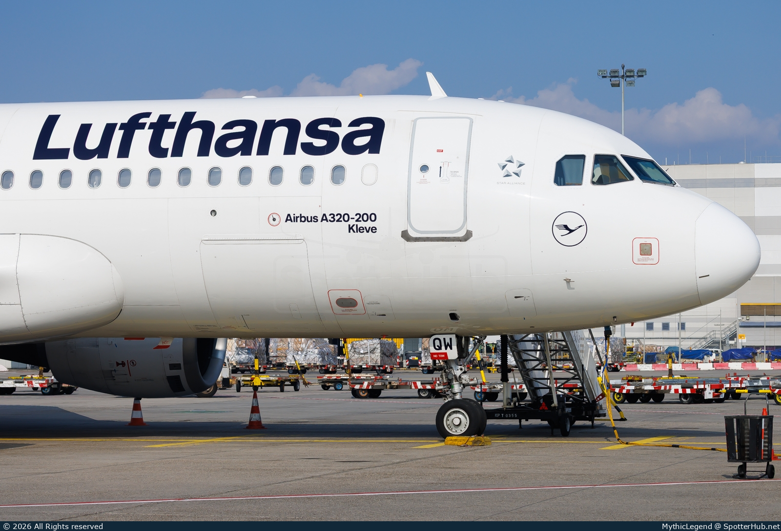 Photo of D-AIQW - Airbus A320-211 operated by Lufthansa