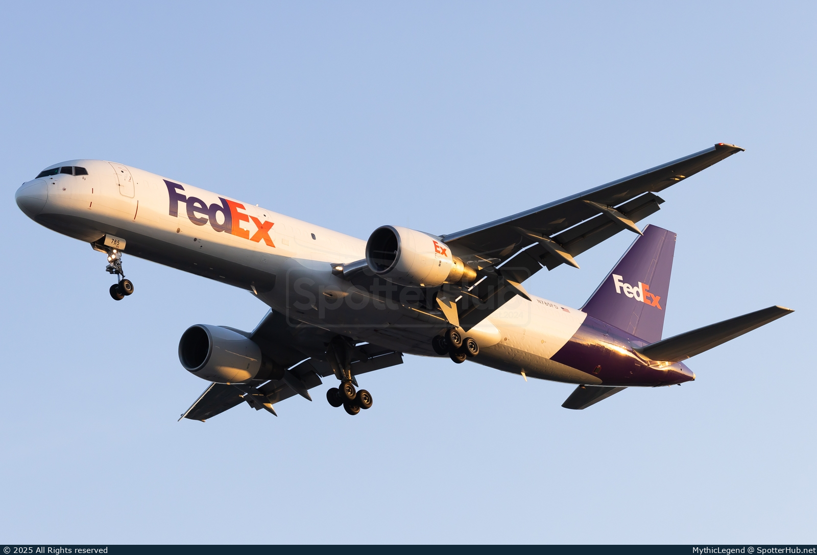 Photo of N785FD - Boeing 757-222(SF) operated by FedEx