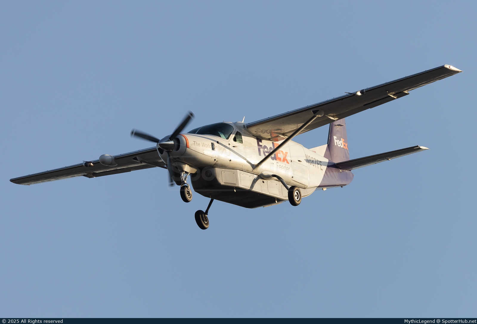 Photo of N887FE - Cessna 208B Super Cargomaster operated by FedEx Feeder (opb Mountain Air Cargo)