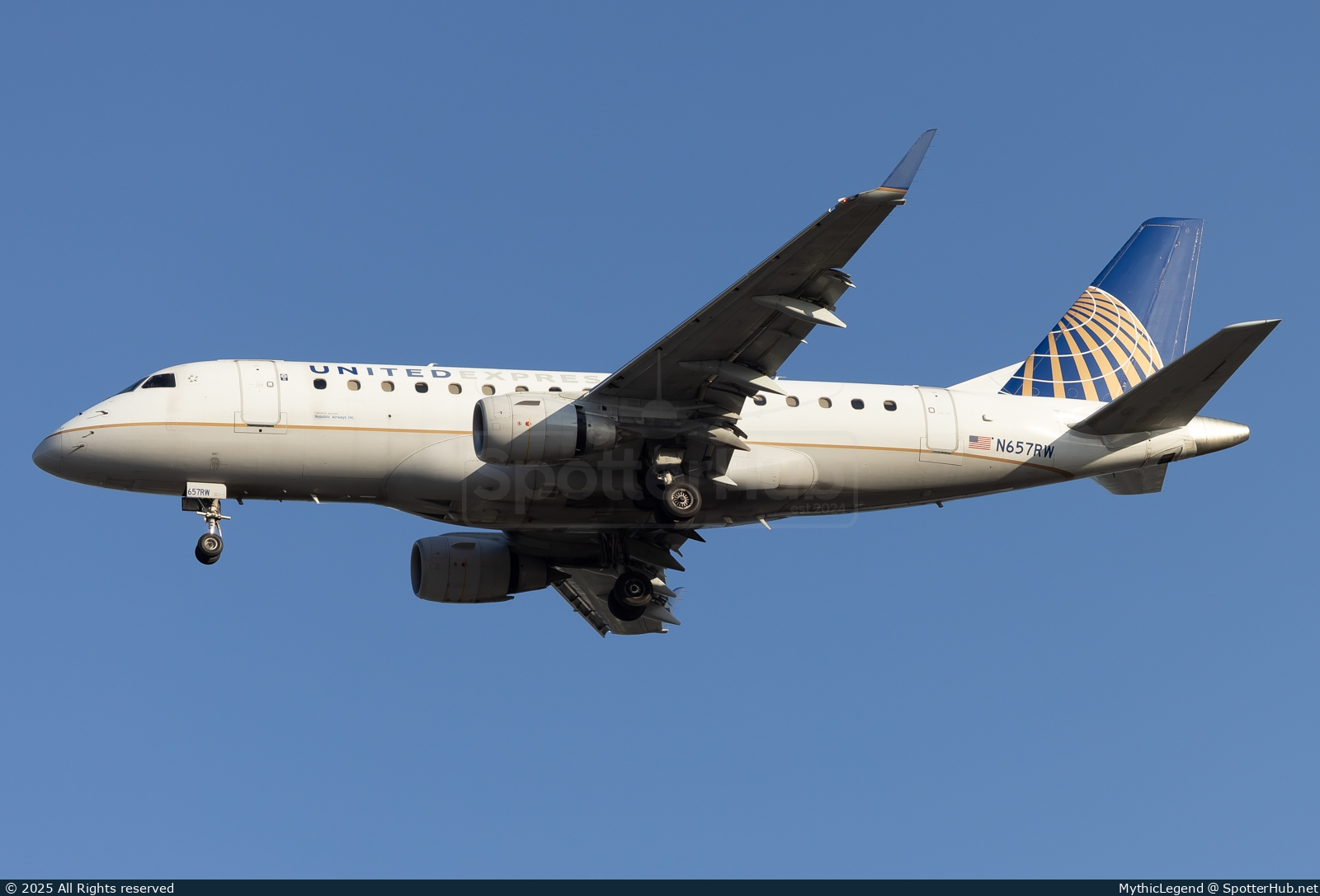 Photo of N657RW - Embraer ERJ-170SE operated by United Express (opb Republic Airways)