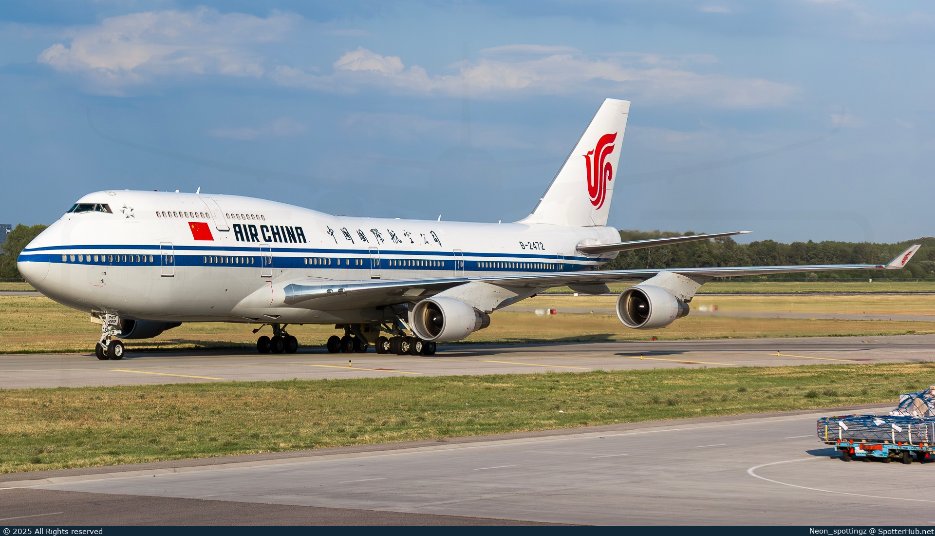 Photo of B-2472 - Boeing 747-4J6 operated by Air China