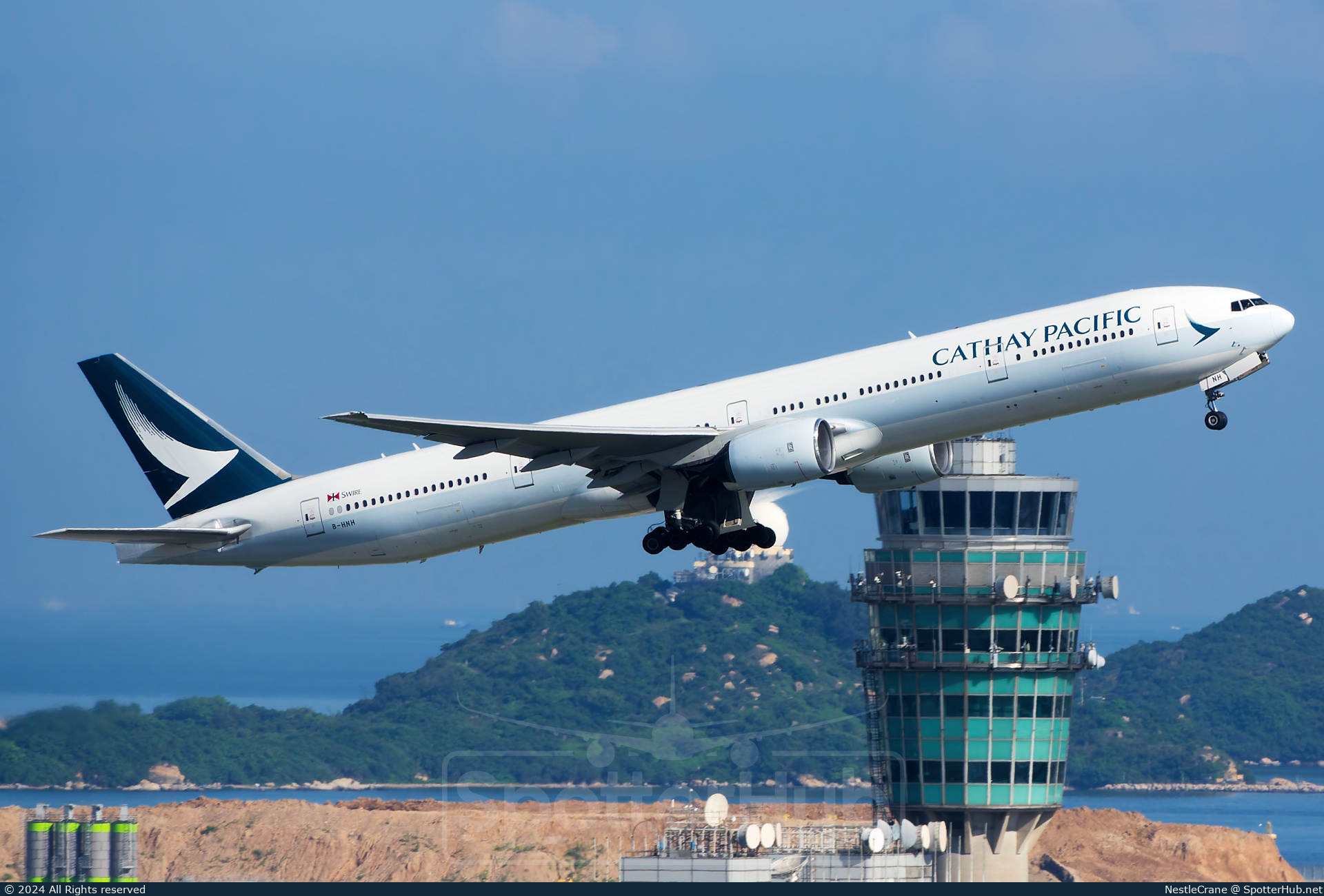 Photo of B-HNH - Boeing 777-367 operated by Cathay Pacific Airways