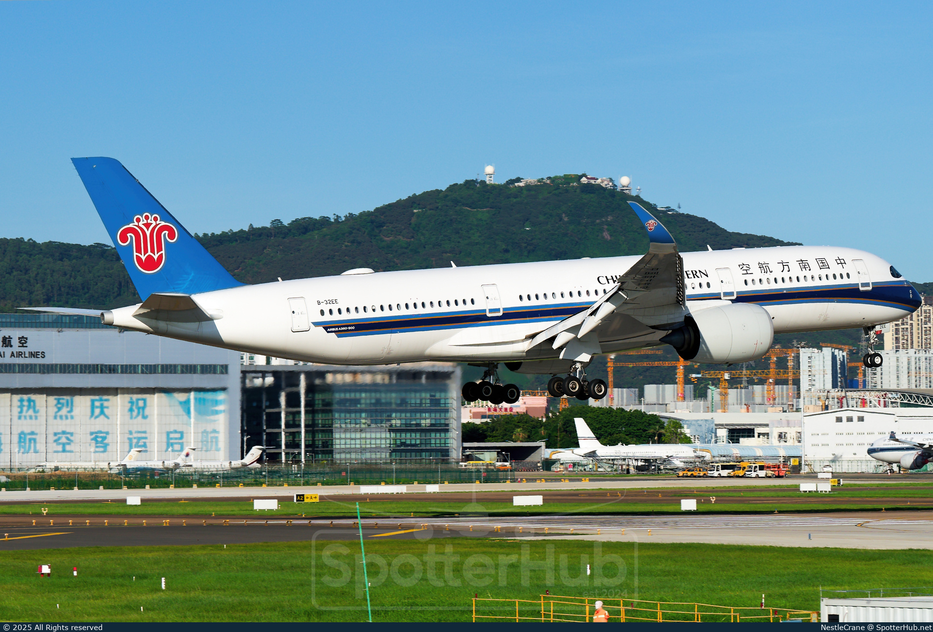 Photo of B-32EE - Airbus A350-941 operated by China Southern Airlines