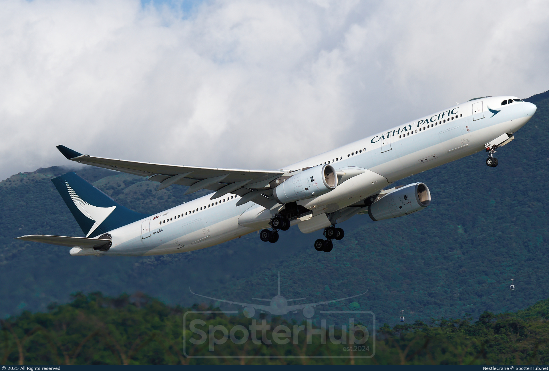Photo of B-LBG - Airbus A330-343 operated by Cathay Pacific Airways