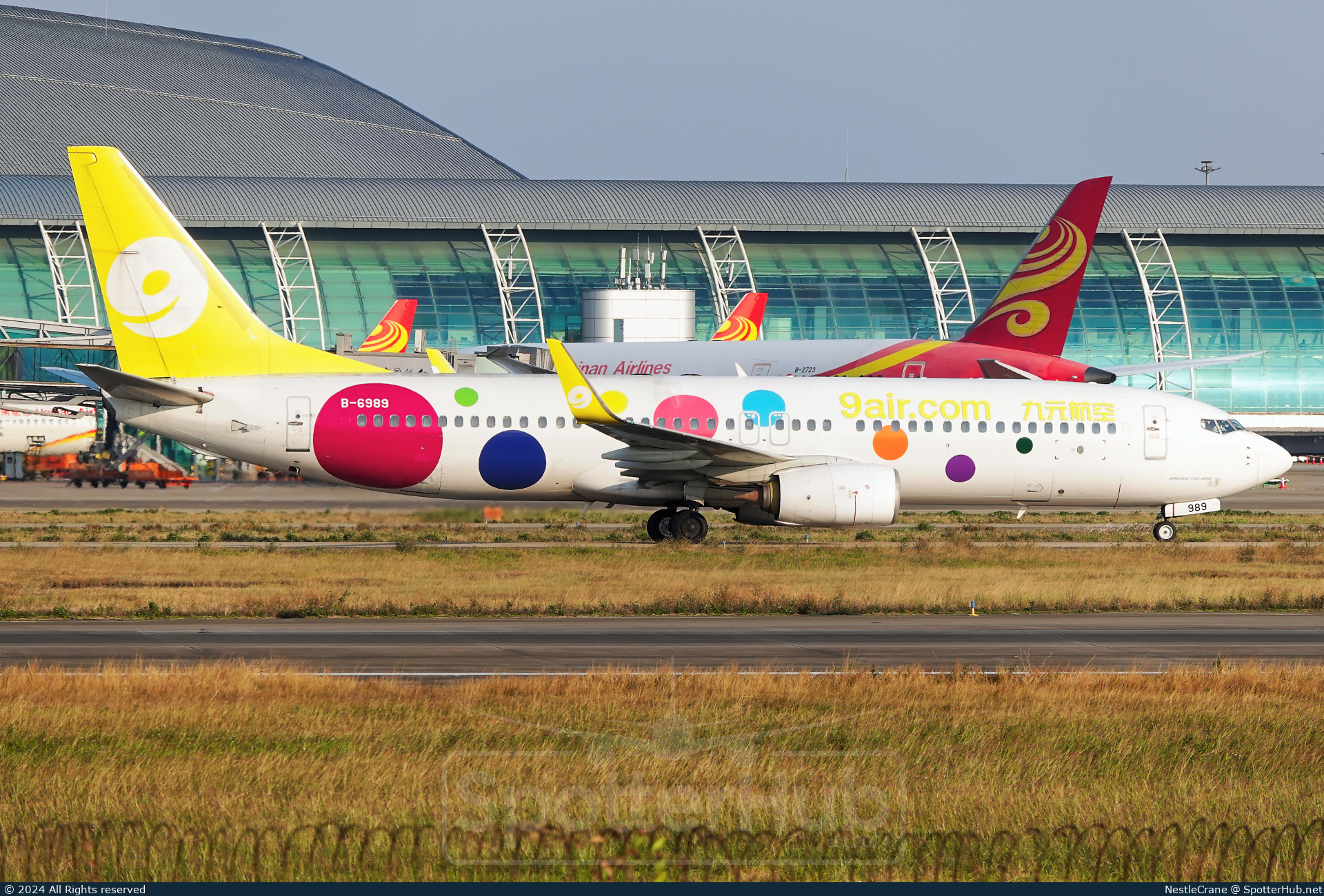 Photo of B-6989 - Boeing 737-86N operated by 9Air