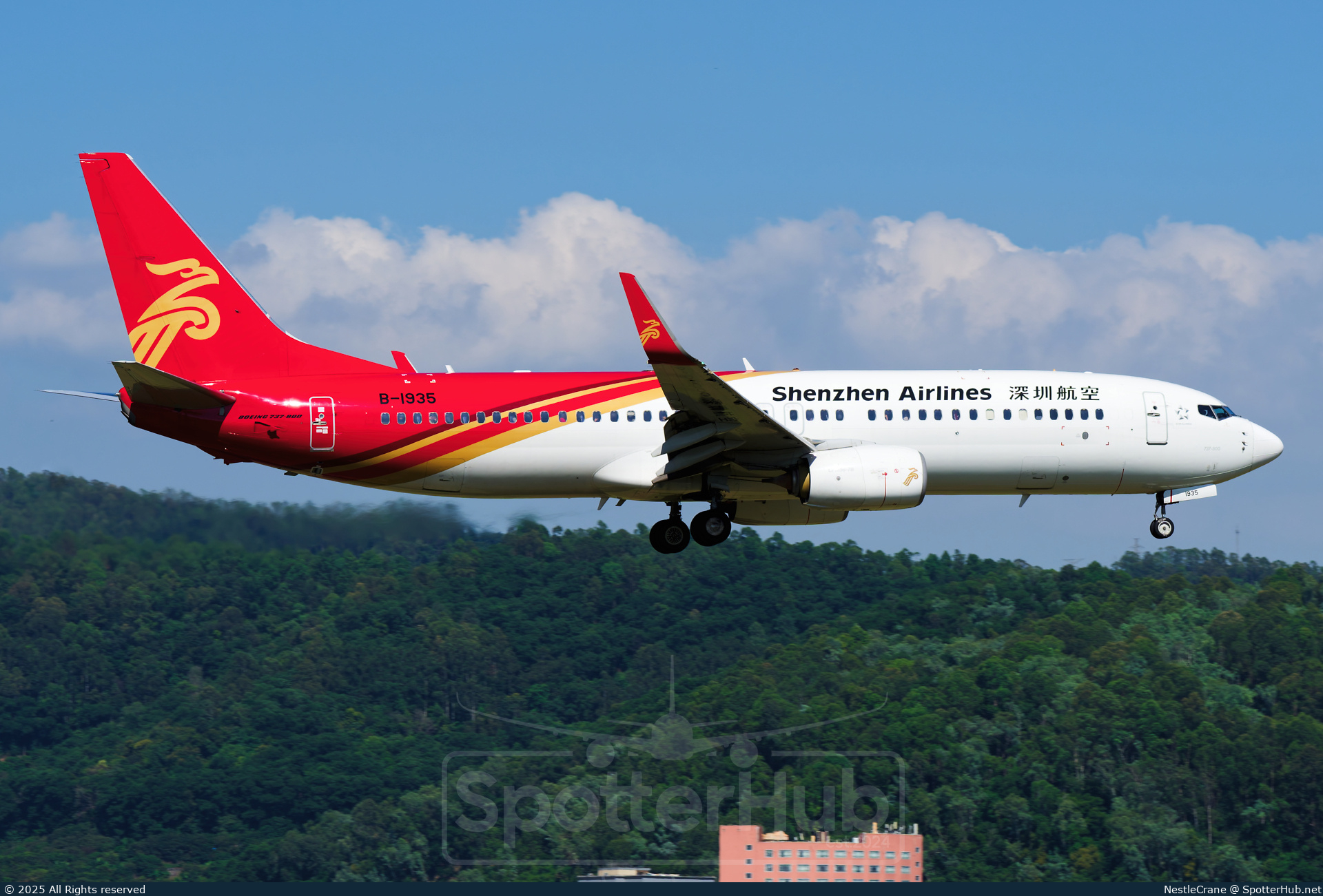 Photo of B-1935 - Boeing 737-87L operated by Shenzhen Airlines