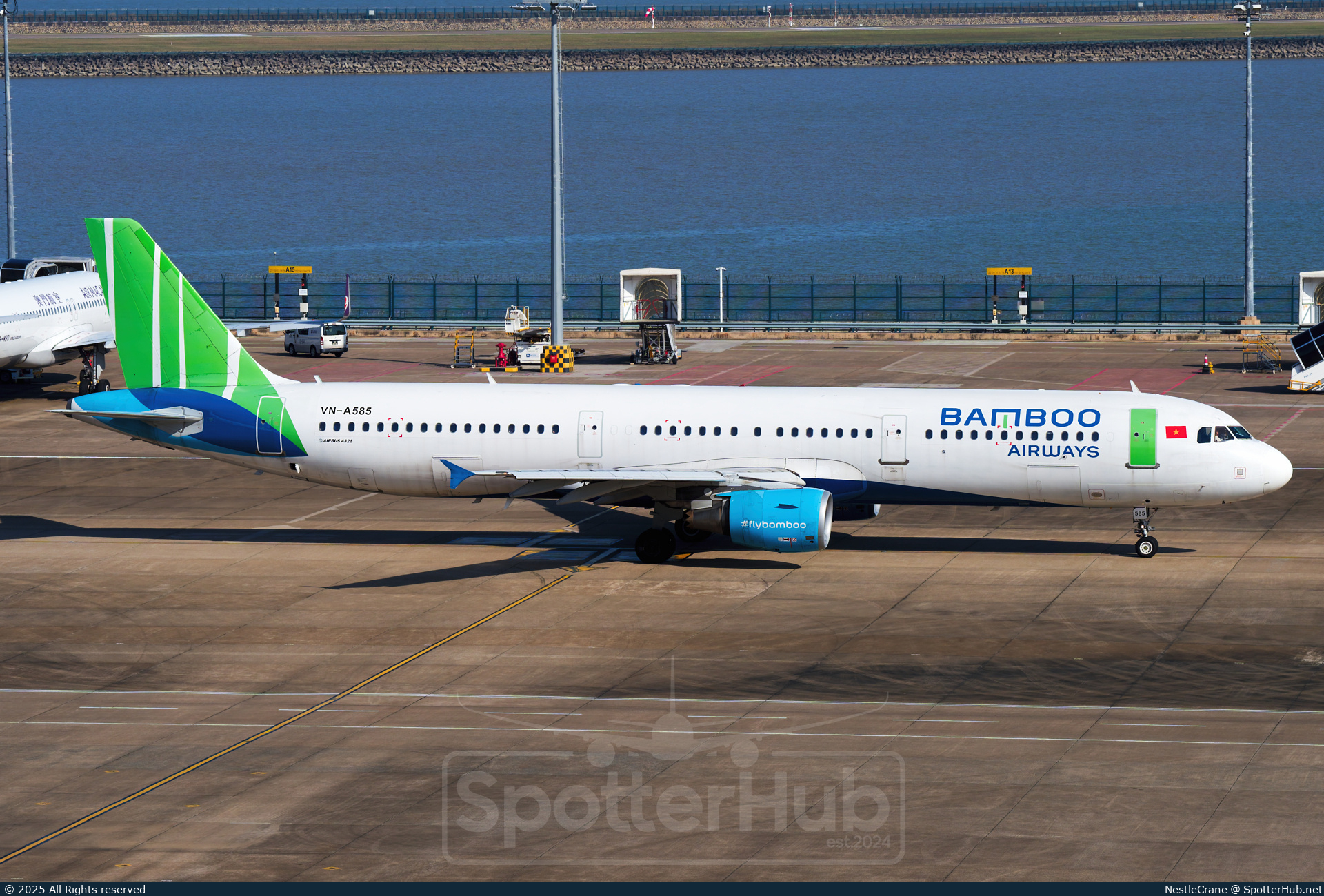 Photo of VN-A585 - Airbus A321-211 operated by Bamboo Airways