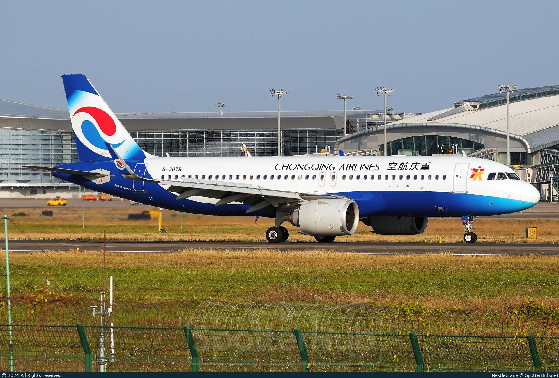 Photo of B-307R - Airbus A320-251N operated by Chongqing Airlines