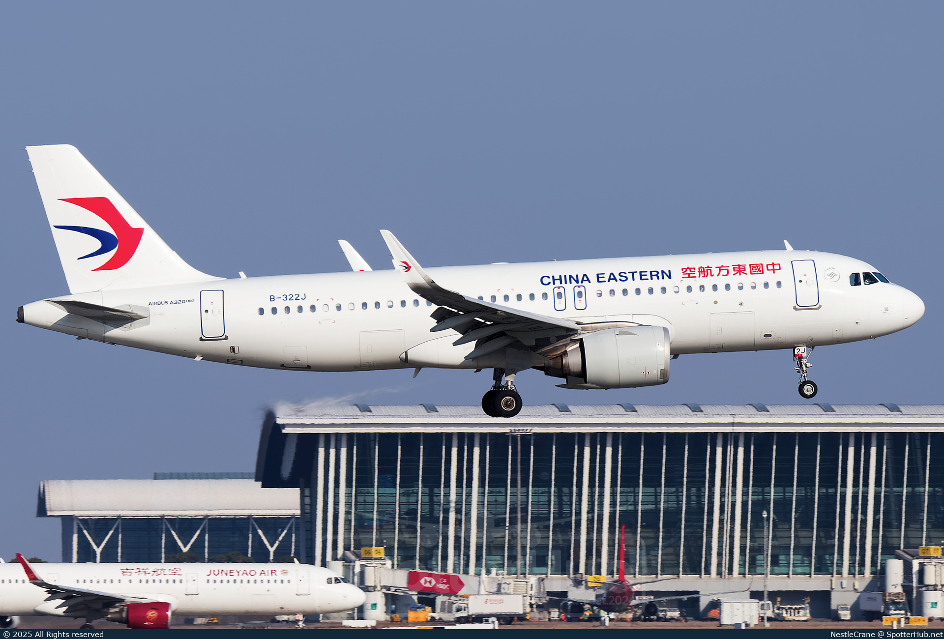 Photo of B-322J - Airbus A320-251N operated by China Eastern Airlines