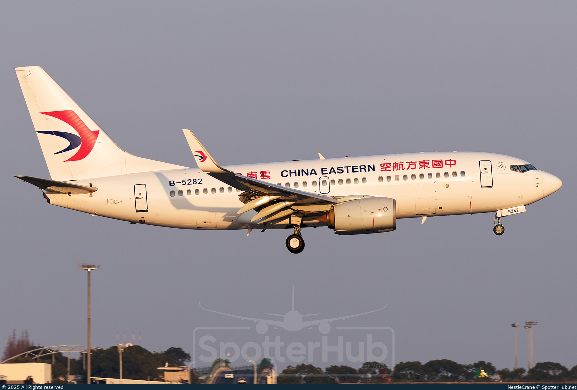 Photo of B-5282 - Boeing 737-79P operated by China Eastern Airlines