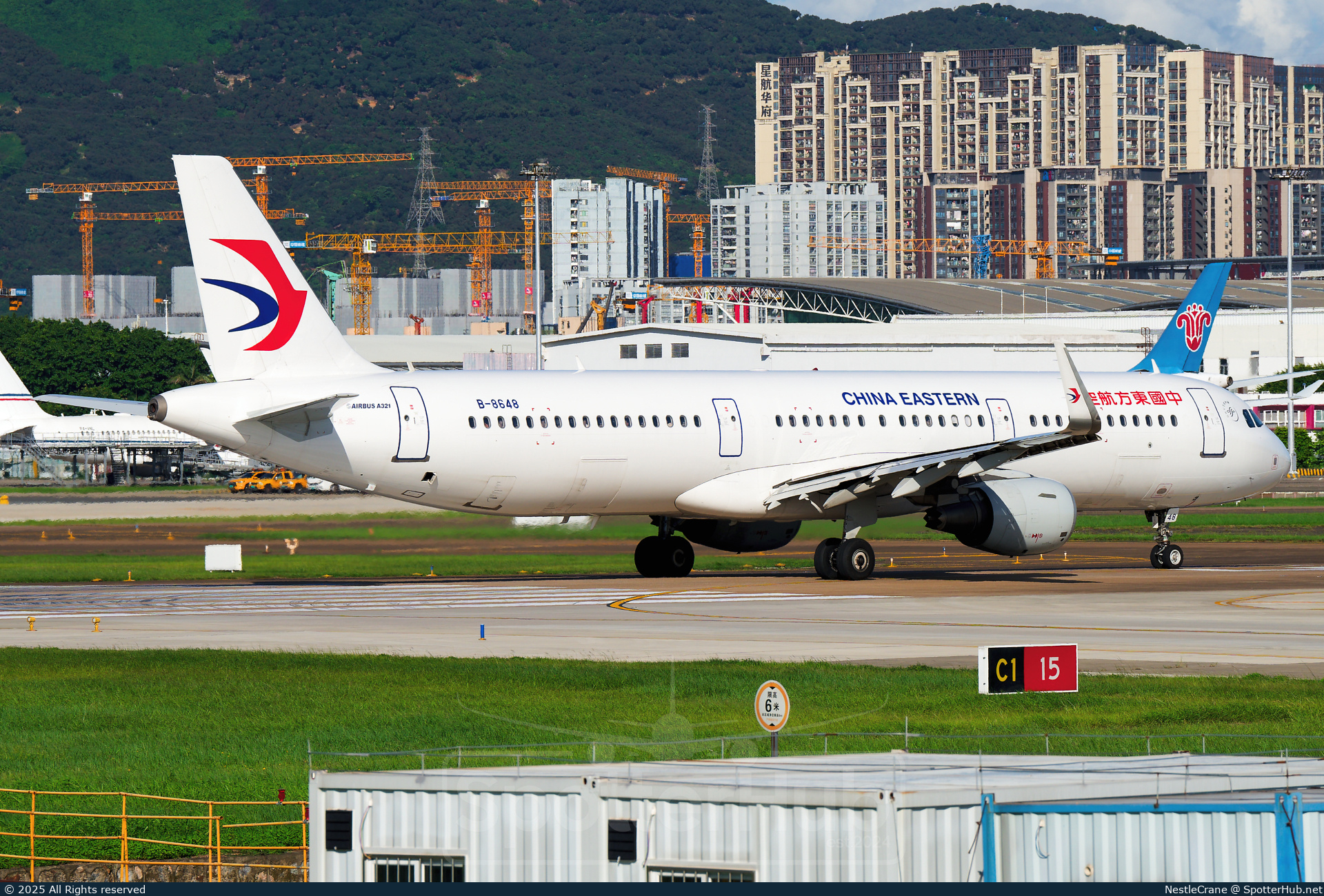 Photo of B-8648 - Airbus A321-211 operated by China Eastern Airlines