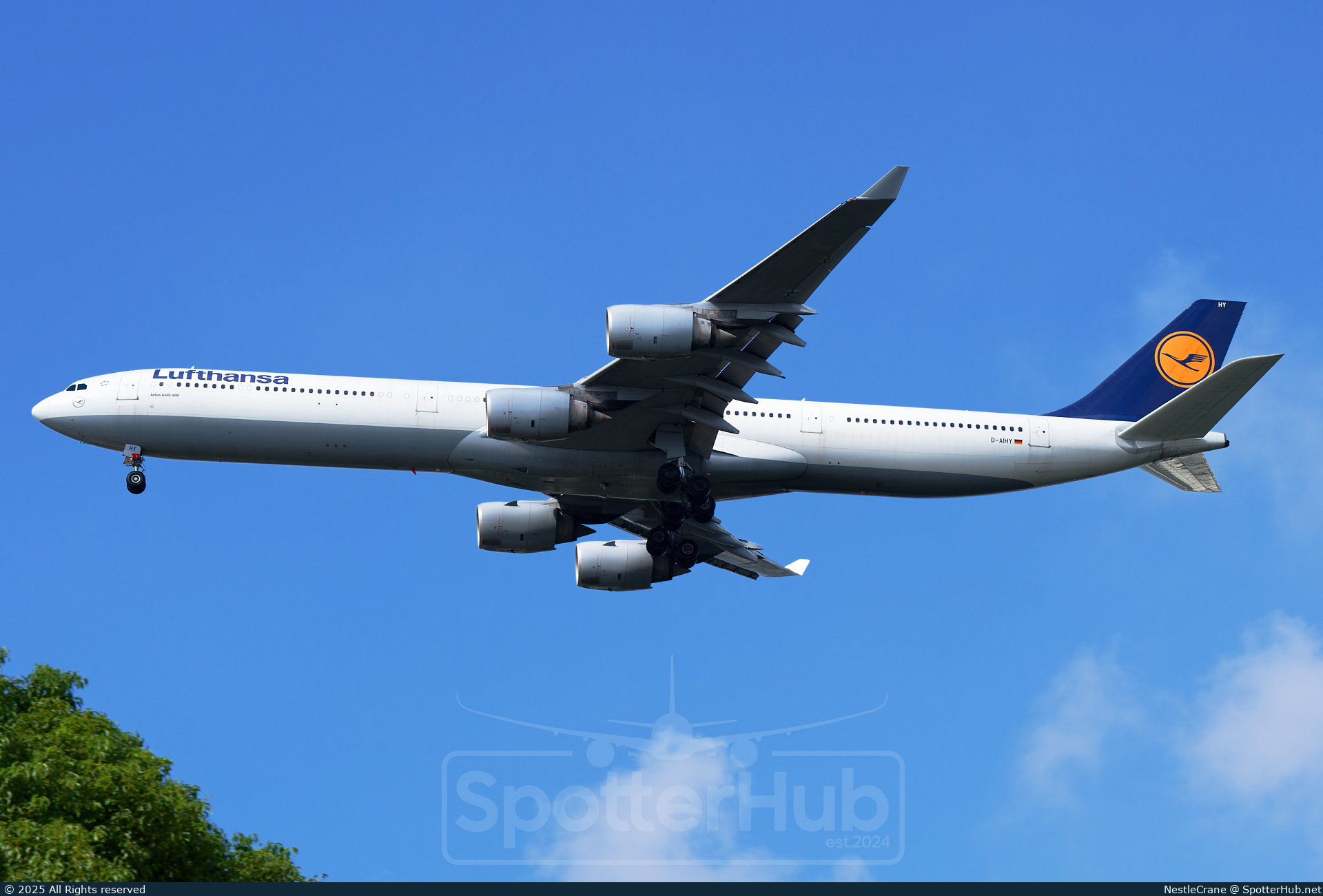 Photo of D-AIHY - Airbus A340-642 operated by Lufthansa