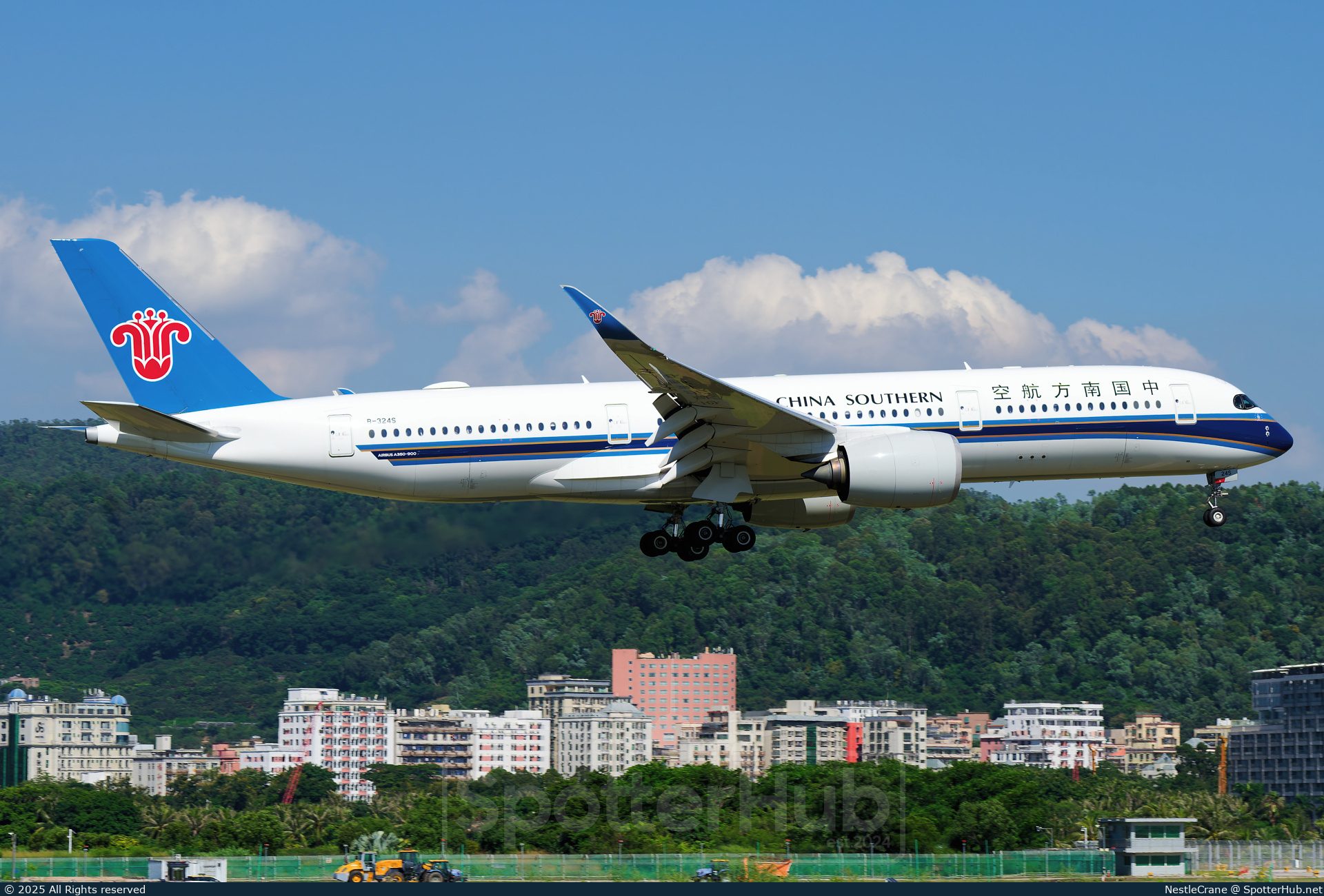 Photo of B-324S - Airbus A350-941 operated by China Southern Airlines