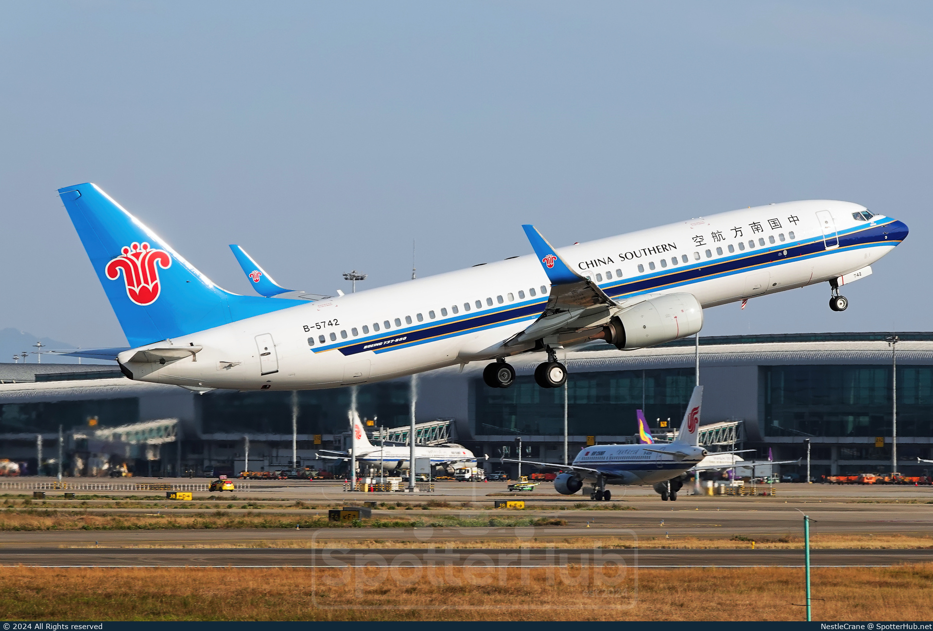 Photo of B-5742 - Boeing 737-81B operated by China Southern Airlines