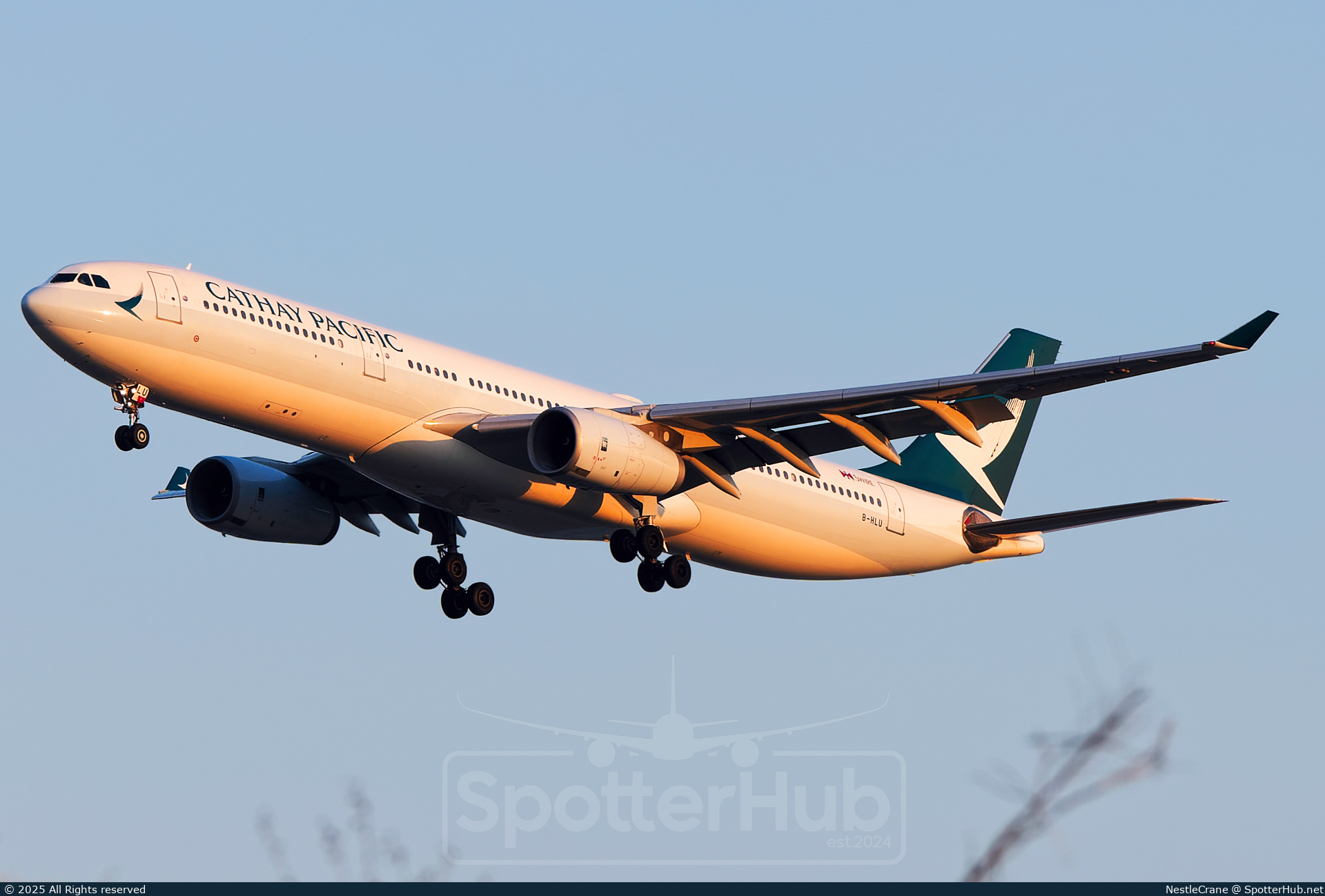 Photo of B-HLU - Airbus A330-343 operated by Cathay Pacific Airways