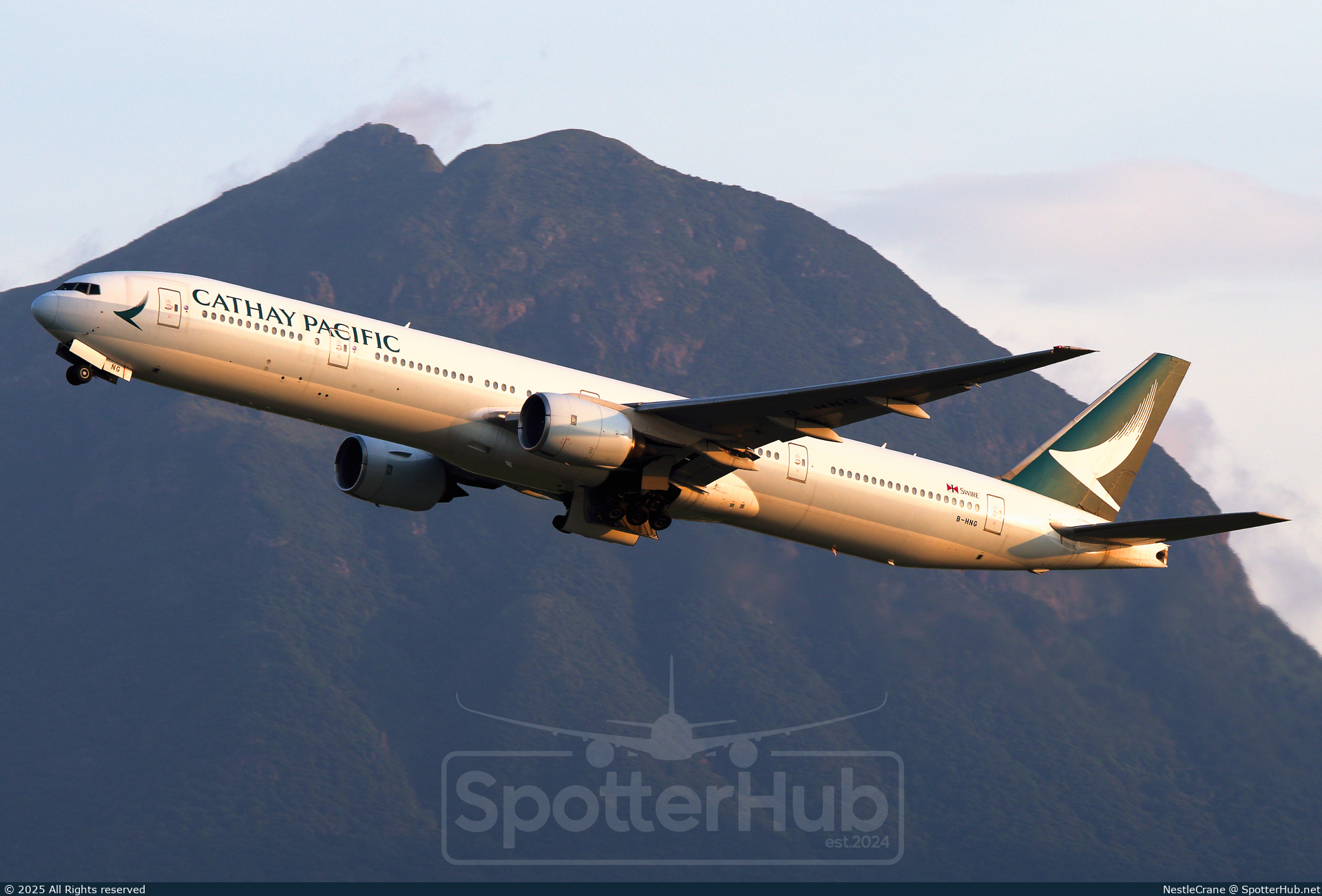 Photo of B-HNG - Boeing 777-367 operated by Cathay Pacific Airways