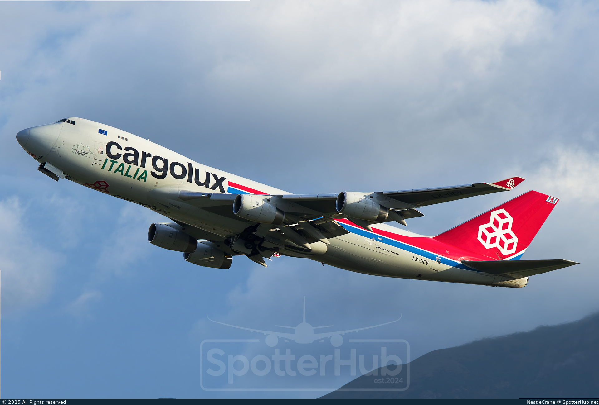 Photo of LX-UCV - Boeing 747-4R7F operated by Cargolux Italia