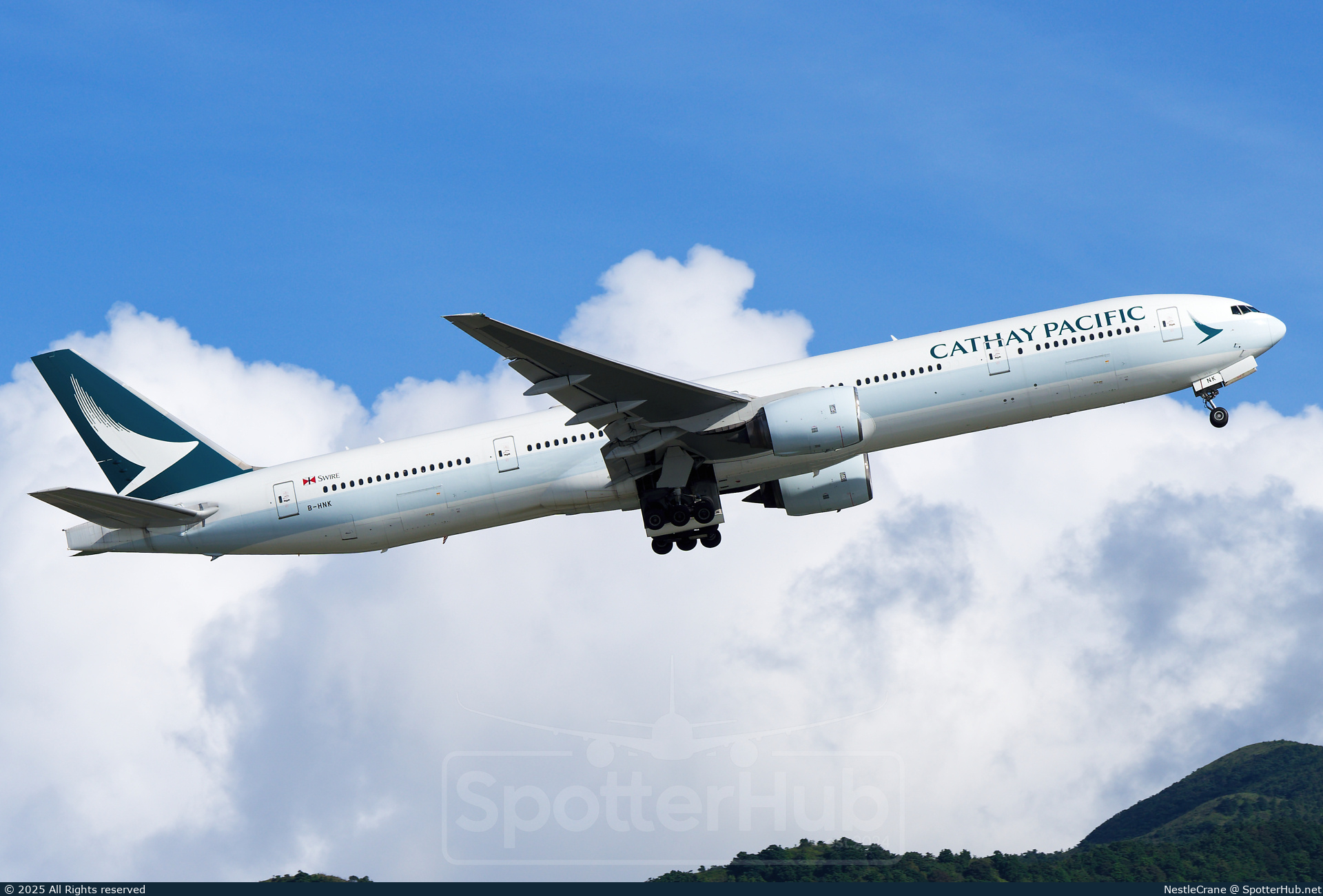 Photo of B-HNK - Boeing 777-367 operated by Cathay Pacific Airways