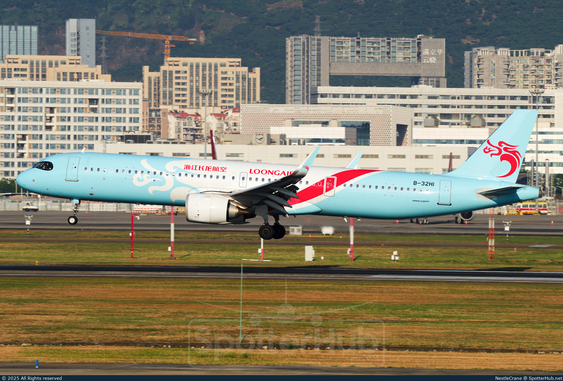 Photo of B-32H1 - Airbus A321-251NX operated by Loong Air