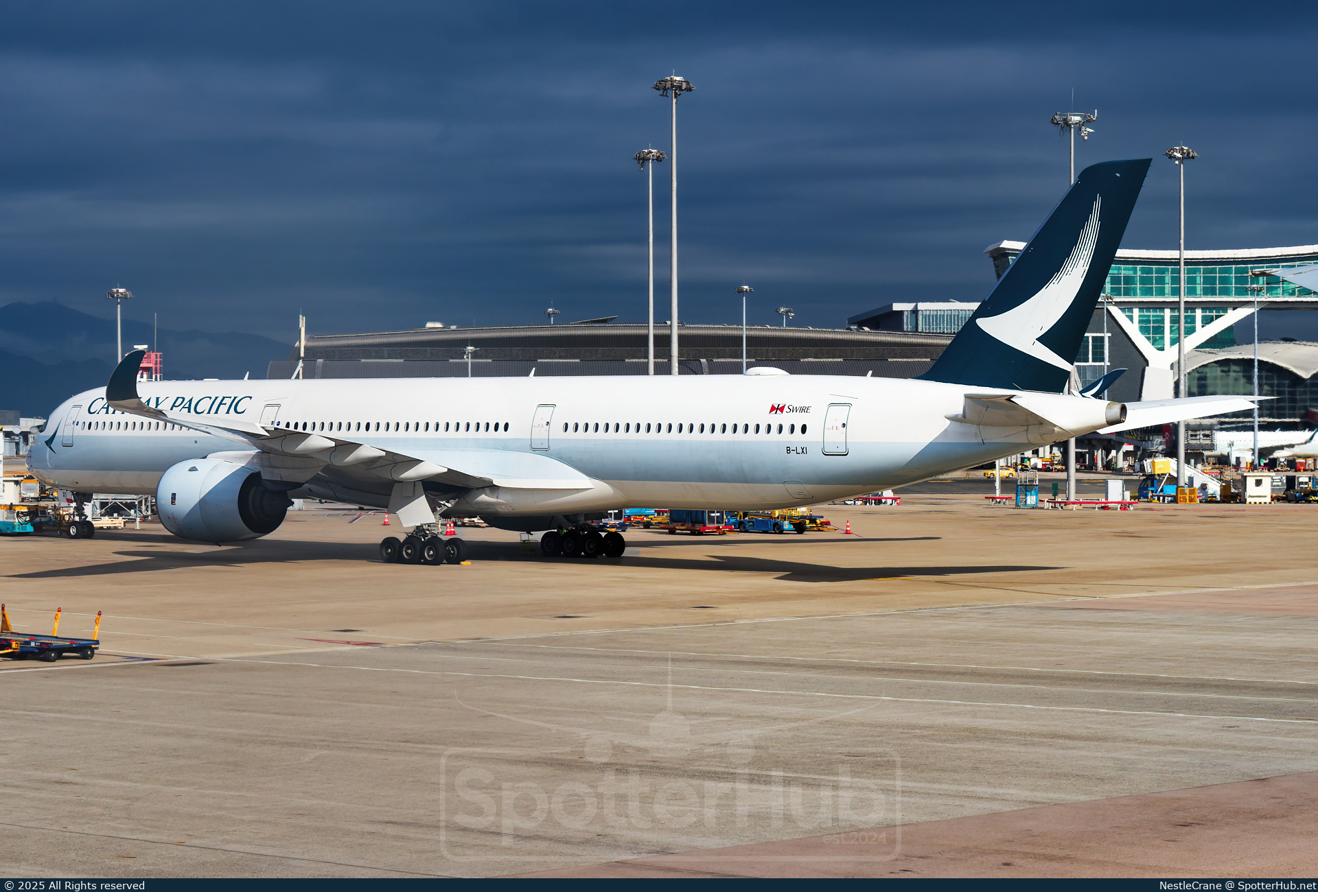 Photo of B-LXI - Airbus A350-1041 operated by Cathay Pacific Airways