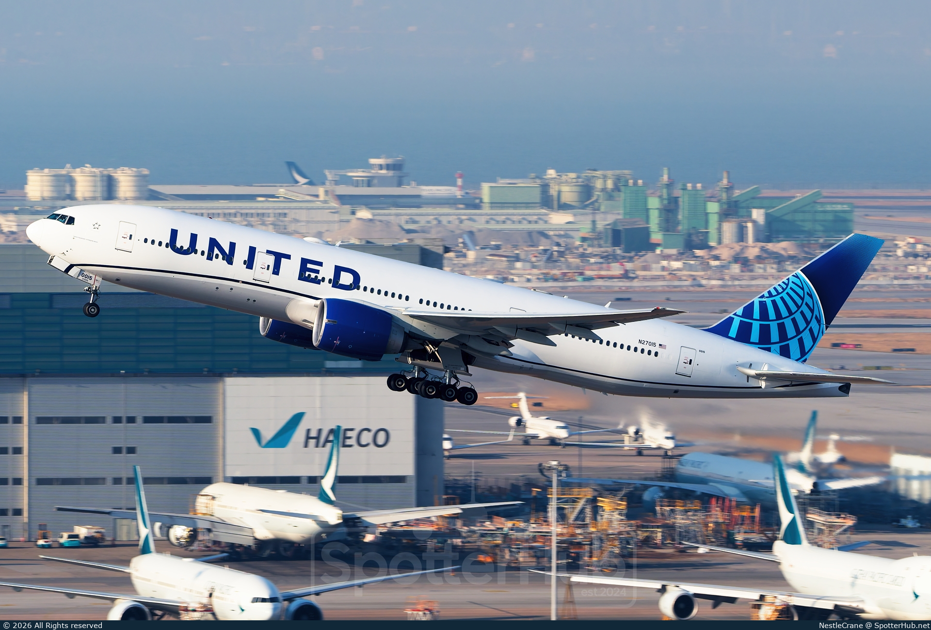 Photo of N27015 - Boeing 777-224(ER) operated by United Airlines
