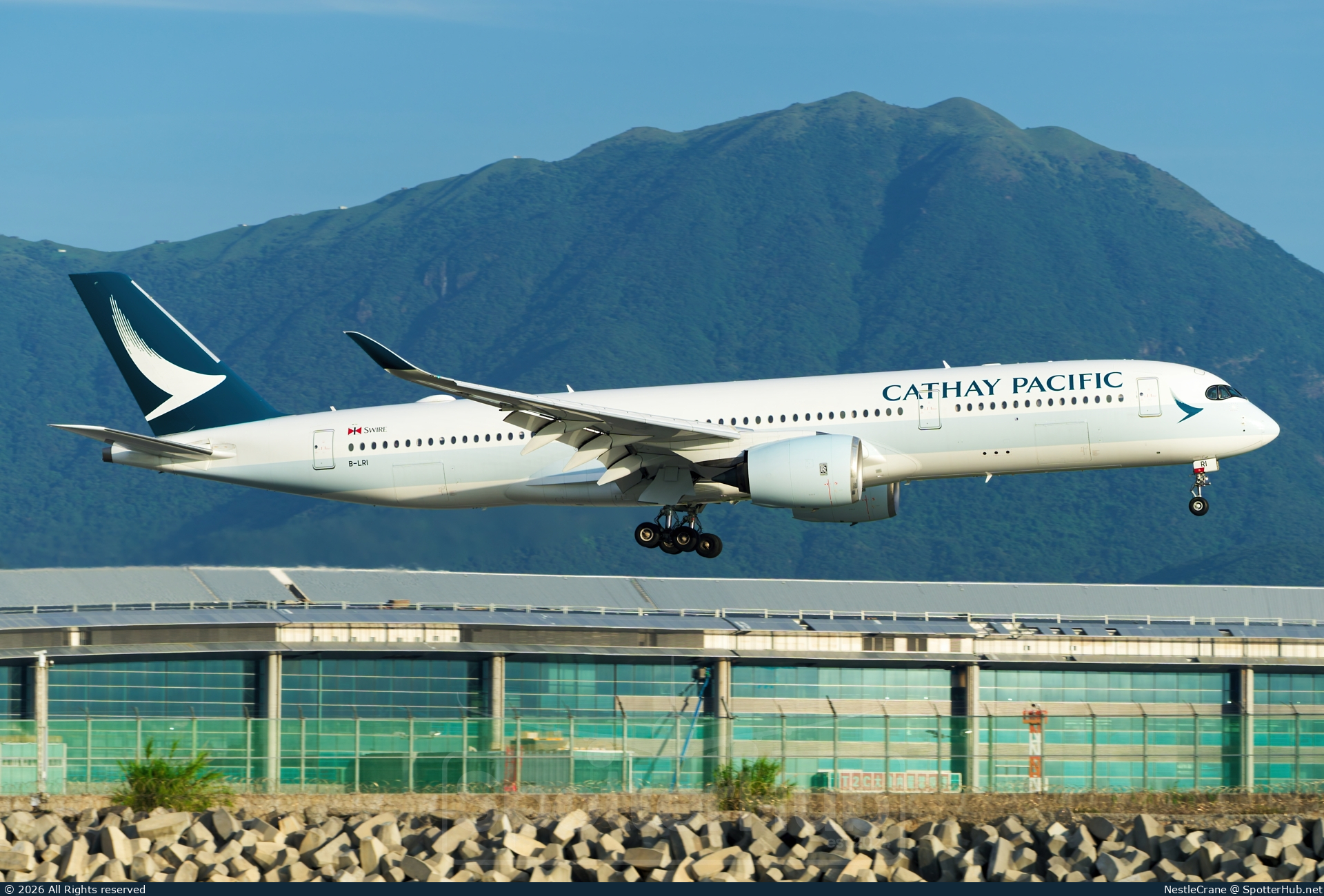 Photo of B-LRI - Airbus A350-941 operated by Cathay Pacific Airways