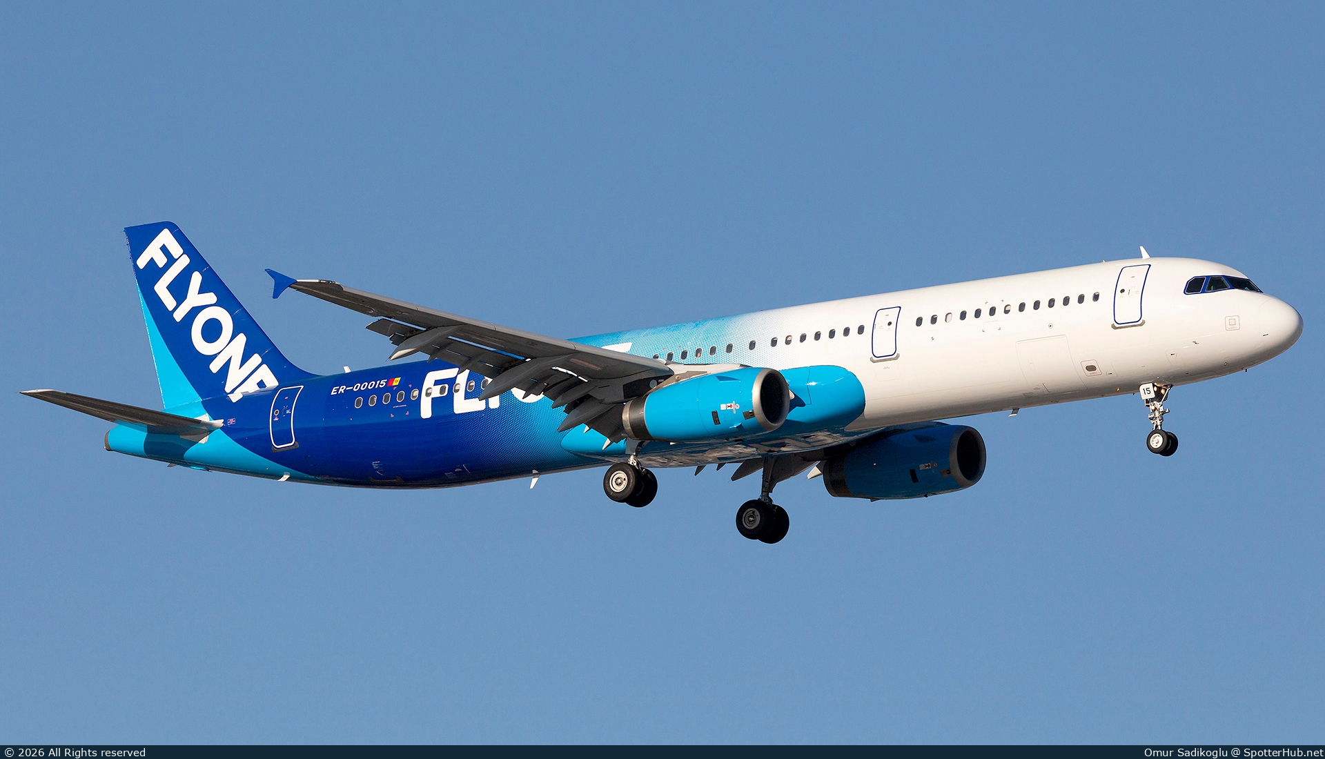 Photo of ER-00015 - Airbus A321-231 operated by FlyOne