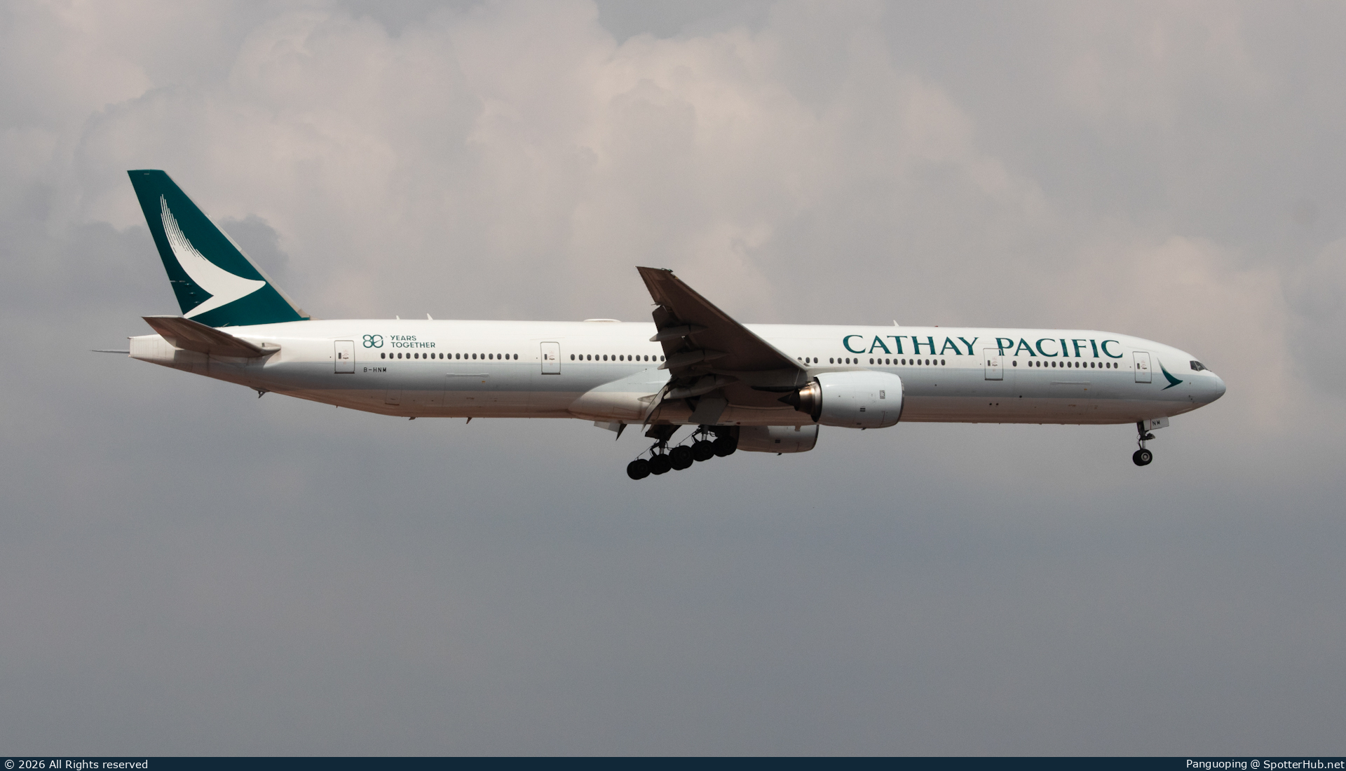 Photo of B-HNM - Boeing 777-367 operated by Cathay Pacific Airways