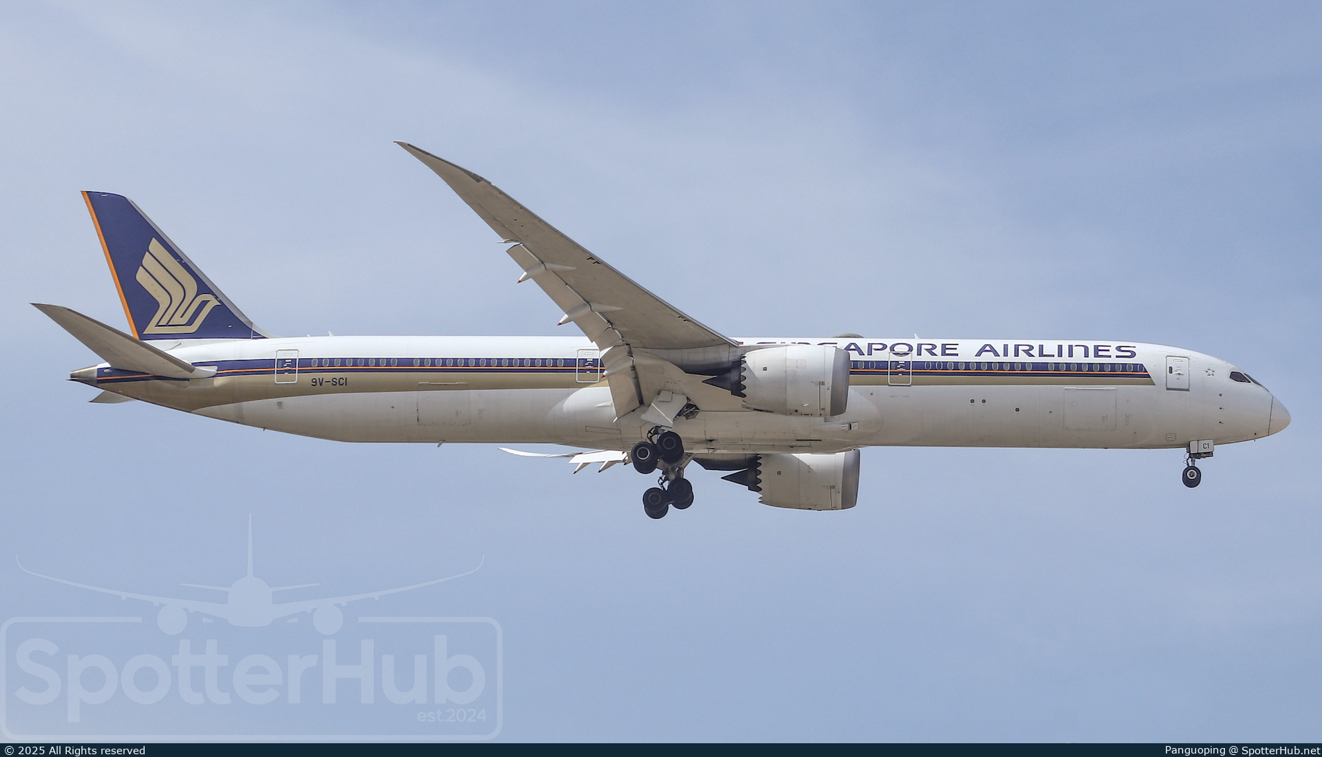 Photo of 9V-SCI - Boeing 787-10 Dreamliner operated by Singapore Airlines