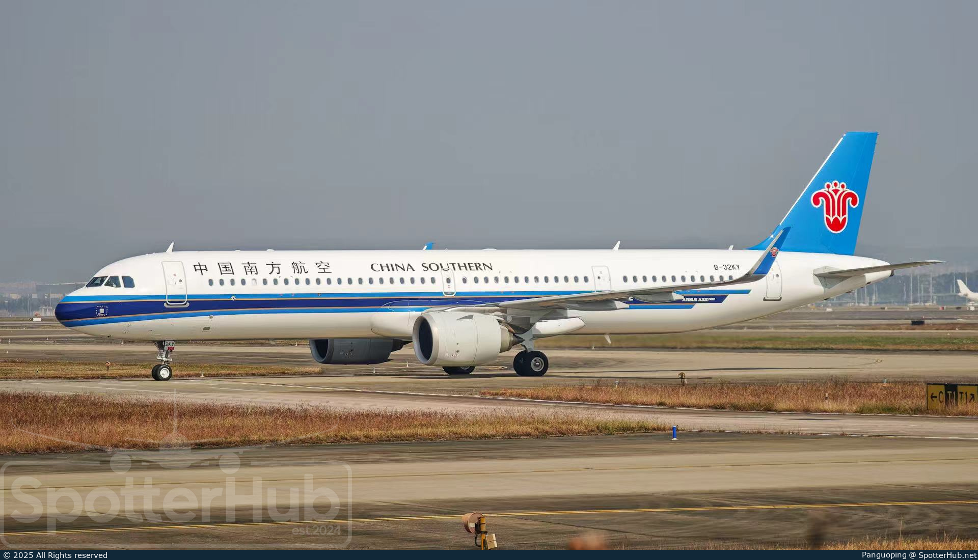 Photo of B-32KY - Airbus A321-251NX operated by China Southern Airlines