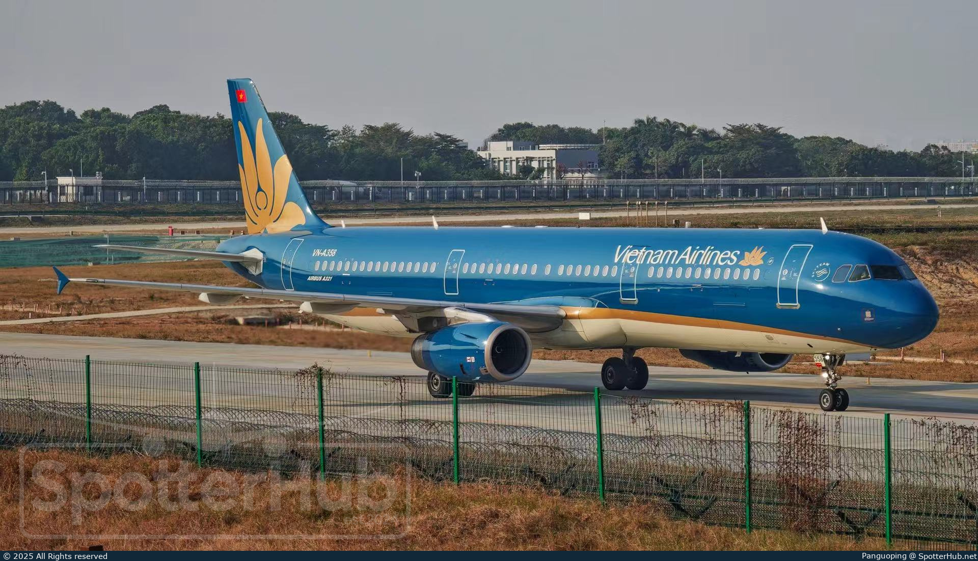 Photo of VN-A358 - Airbus A321-231 operated by Vietnam Airlines