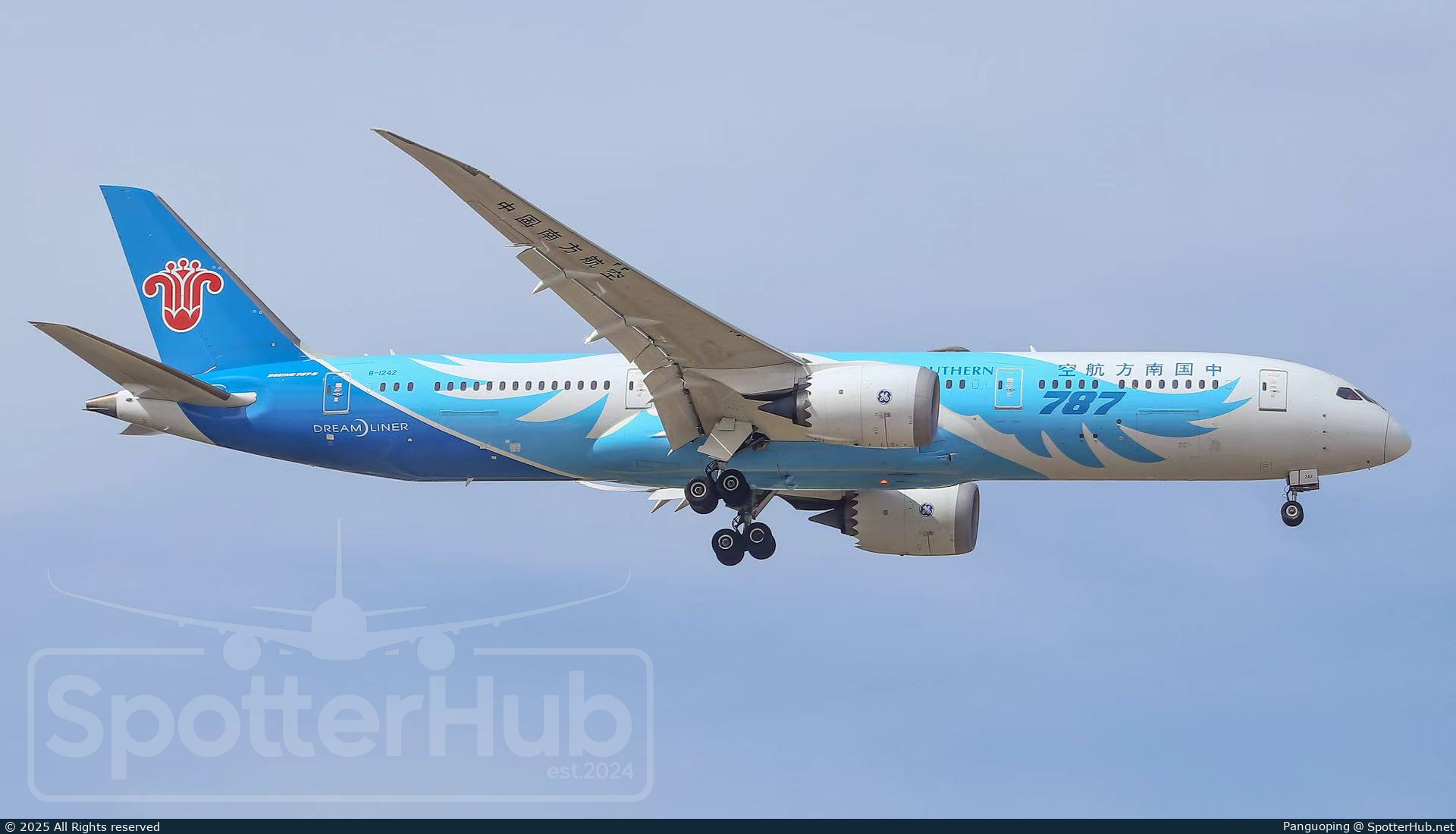 Photo of B-1242 - Boeing 787-9 Dreamliner operated by China Southern Airlines