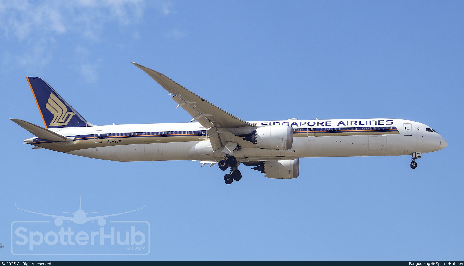 Photo of 9V-SCV - Boeing 787-10 Dreamliner operated by Singapore Airlines