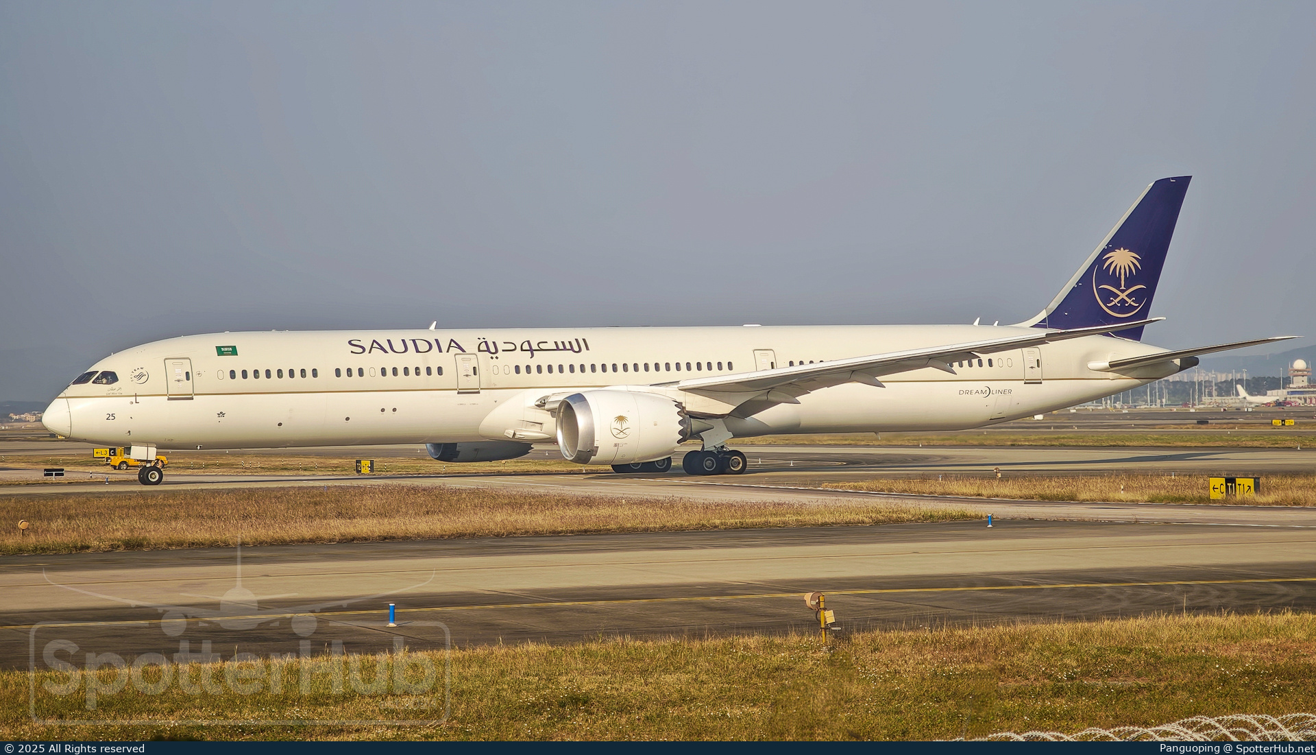 Photo of HZ-AR25 - Boeing 787-10 Dreamliner operated by Saudia