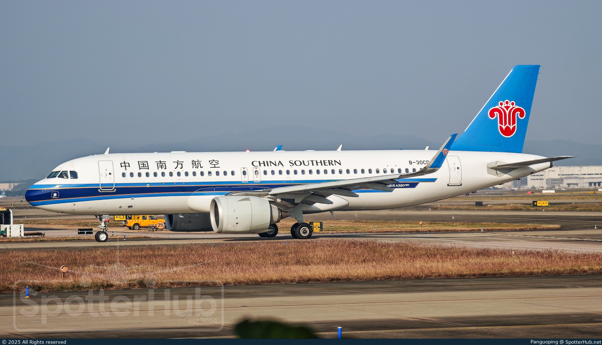 Photo of B-30CD - Airbus A320-251N operated by China Southern Airlines