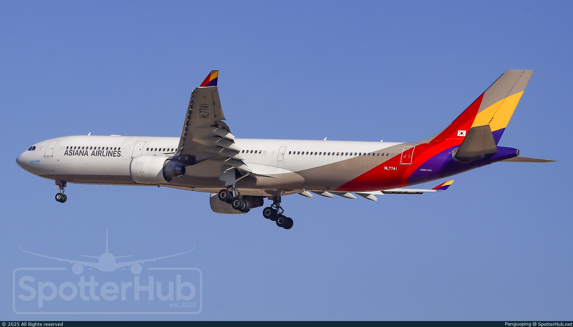 Photo of HL7741 - Airbus A330-323 operated by Asiana Airlines