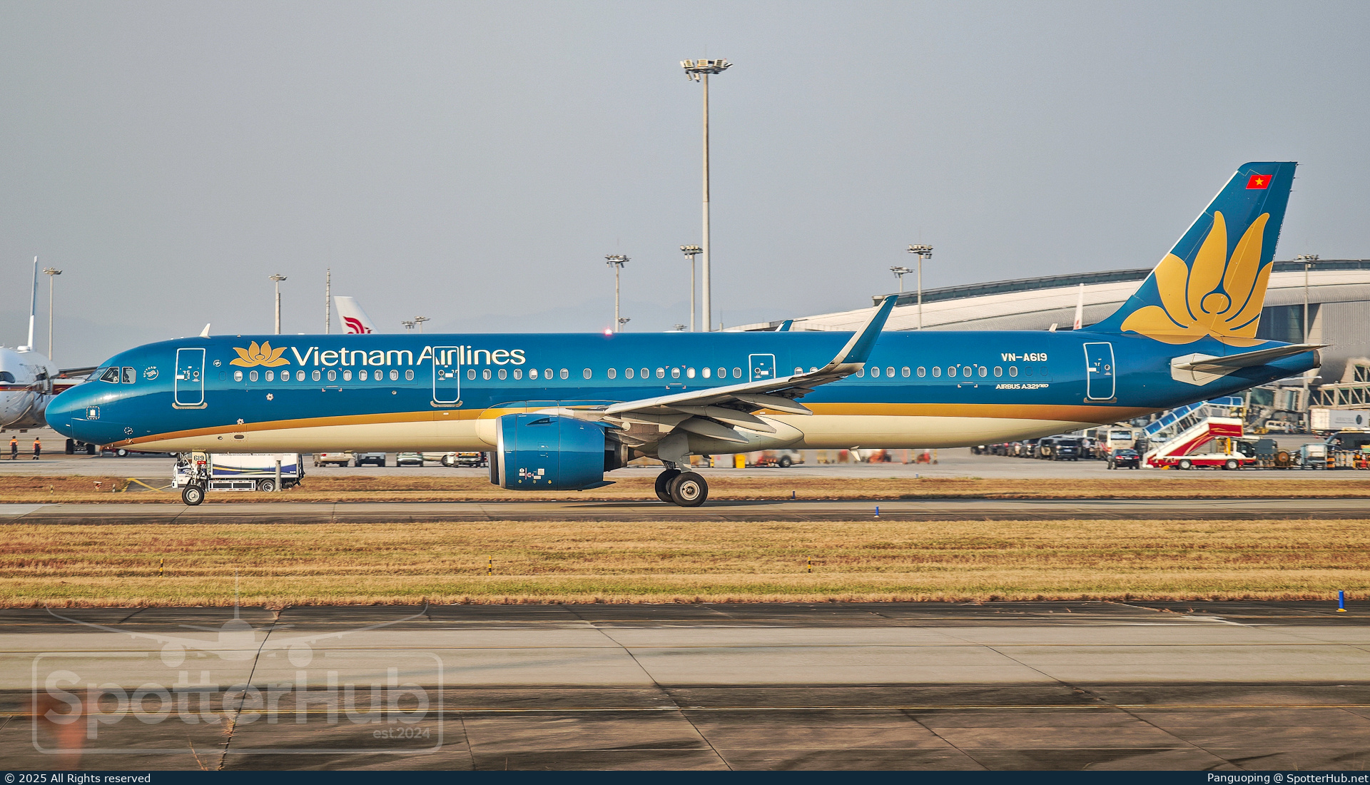 Photo of VN-A619 - Airbus A321-272N operated by Vietnam Airlines