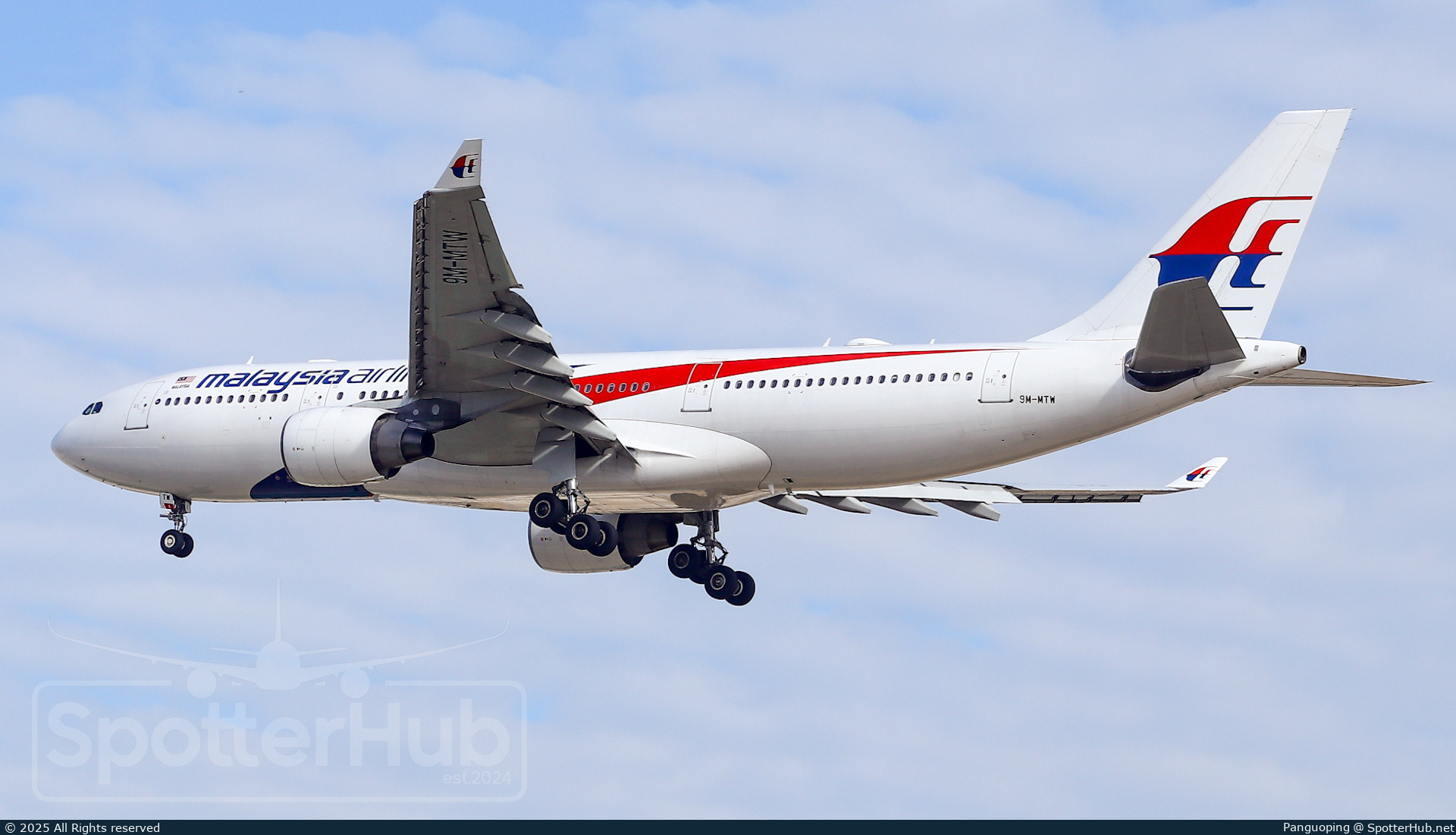 Photo of 9M-MTM - Airbus A330-323 operated by Malaysia Airlines