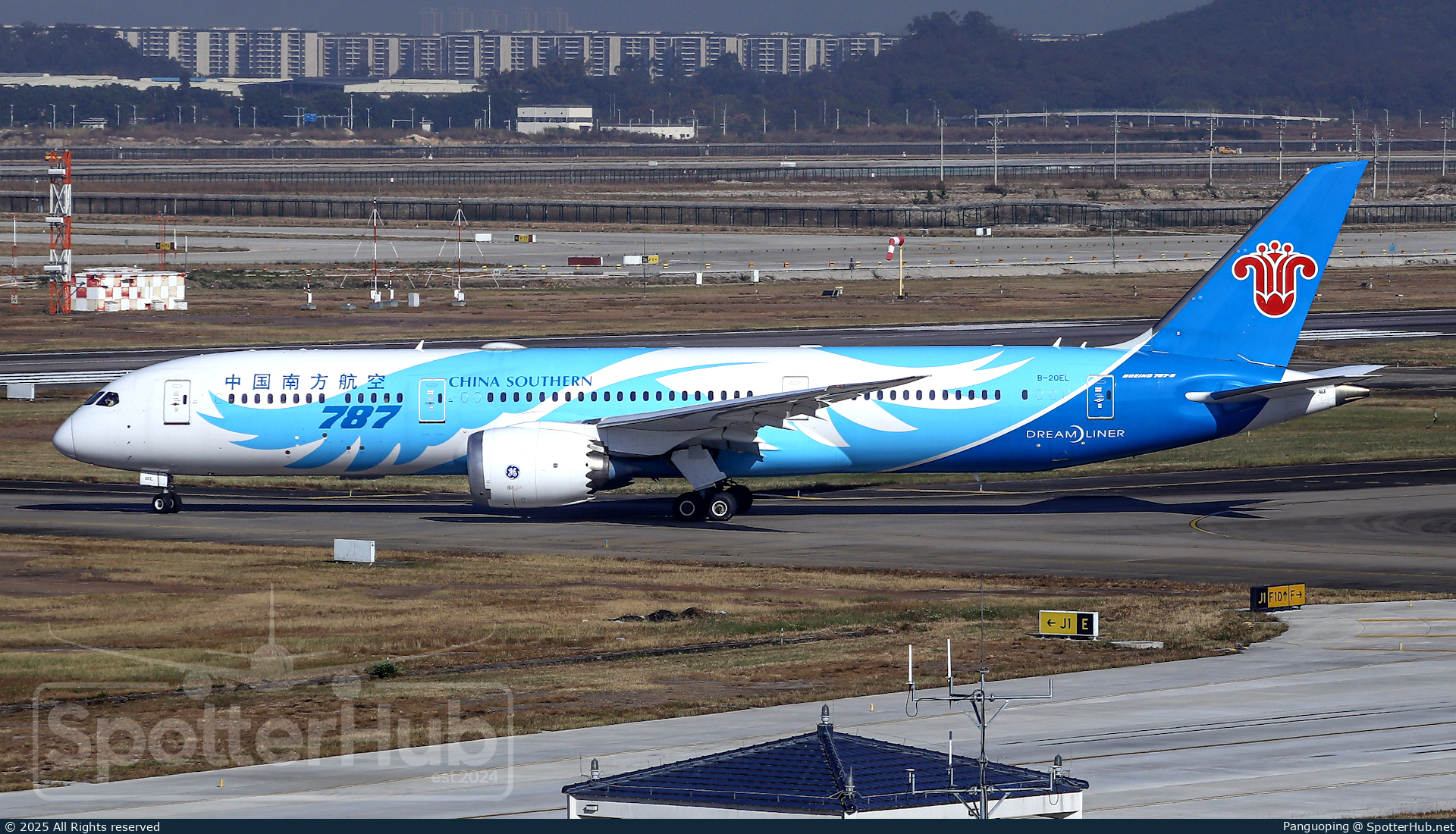 Photo of B-20EL - Boeing 787-9 Dreamliner operated by China Southern Airlines
