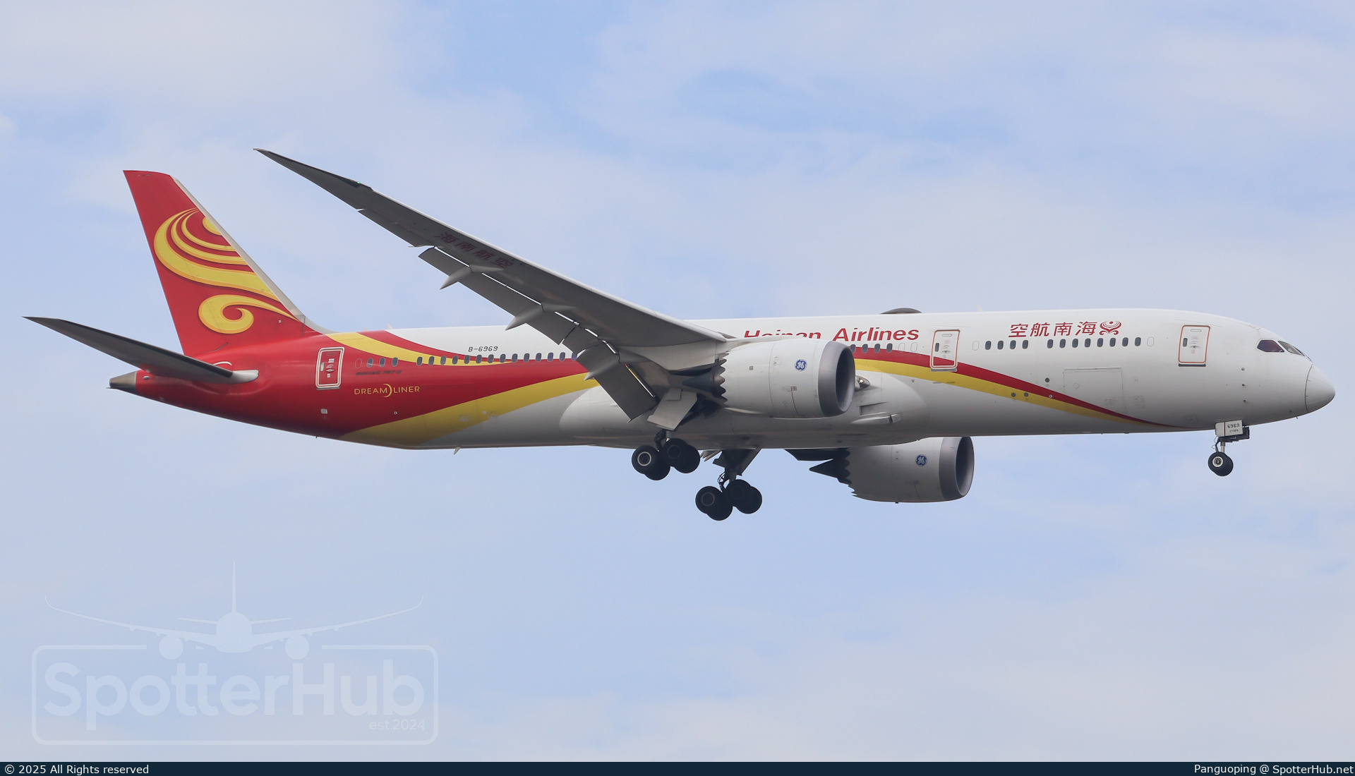 Photo of B-6969 - Boeing 787-9 Dreamliner operated by Hainan Airlines