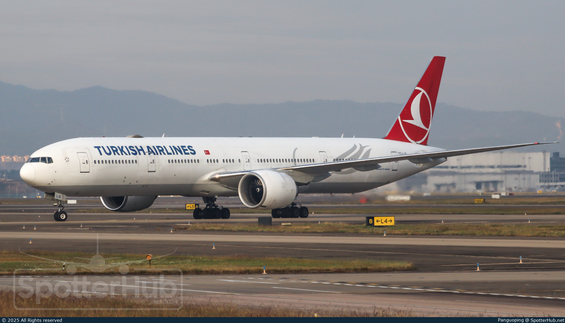 Photo of TC-LJG - Boeing 777-3F2(ER) operated by Turkish Airlines