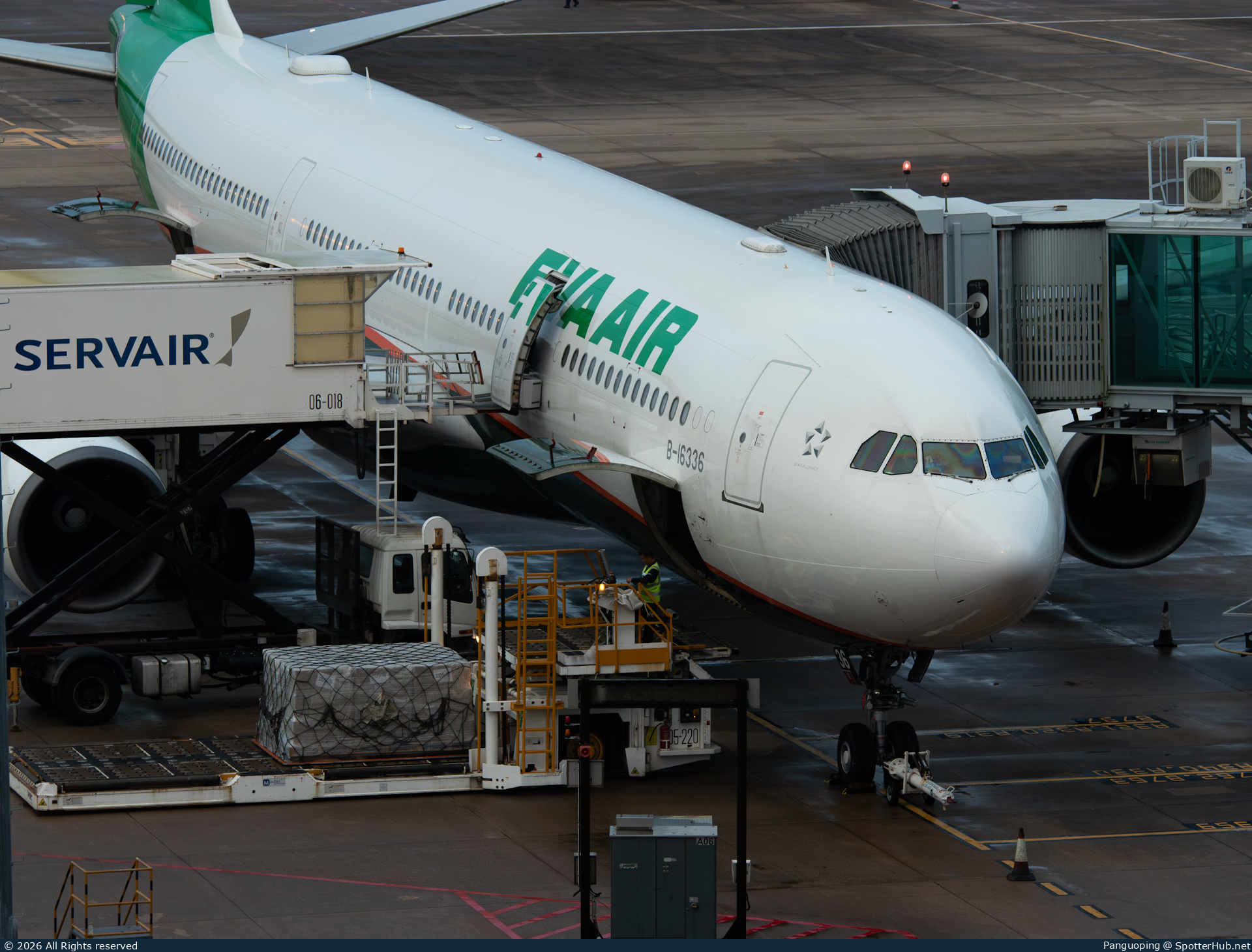Photo of B-16336 - Airbus A330-302 operated by EVA Air