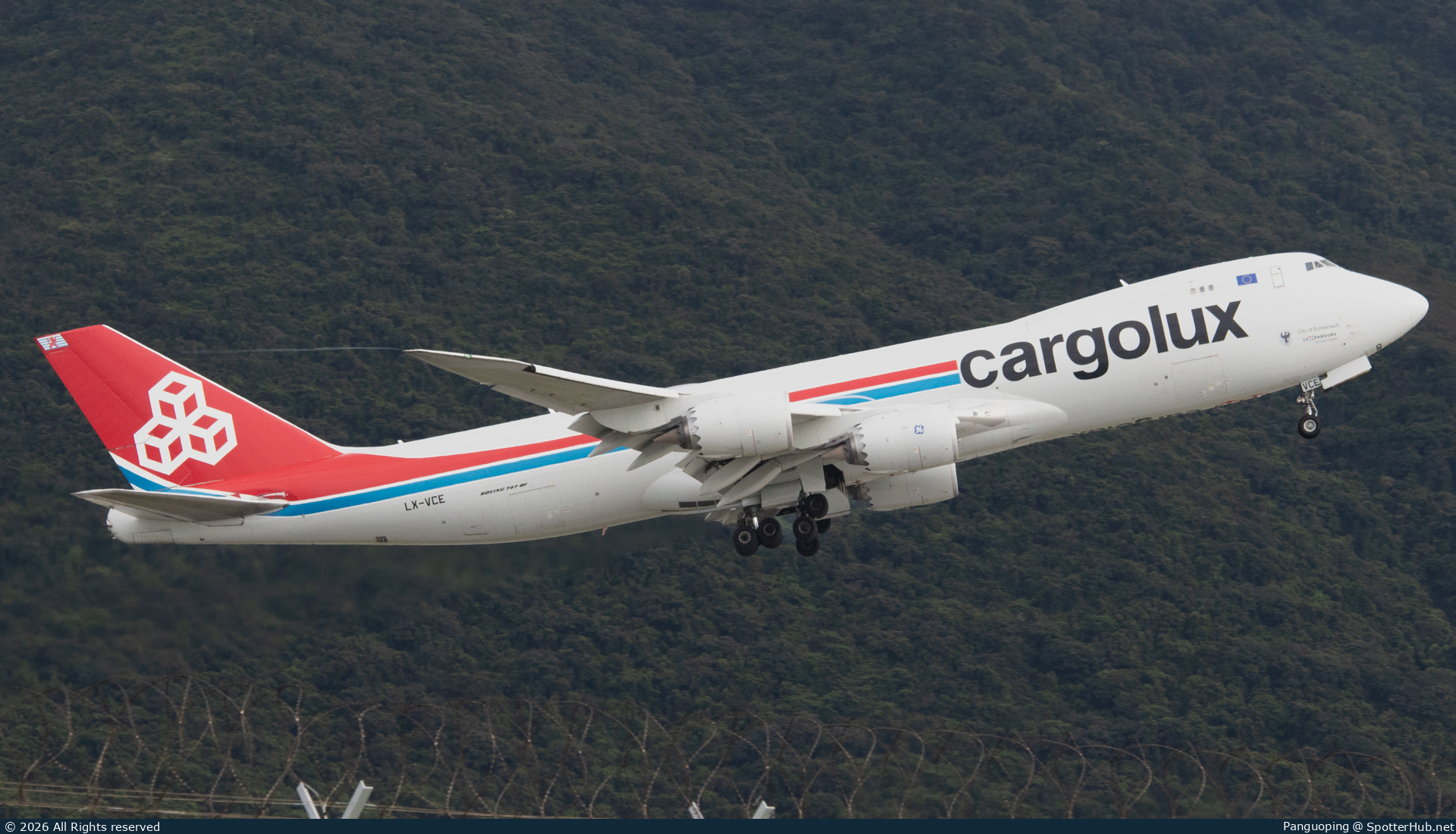Photo of LX-VCE - Boeing 747-8R7F operated by Cargolux