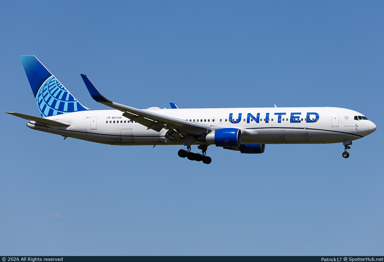 Photo of N677UA - Boeing 767-322(ER) operated by United Airlines